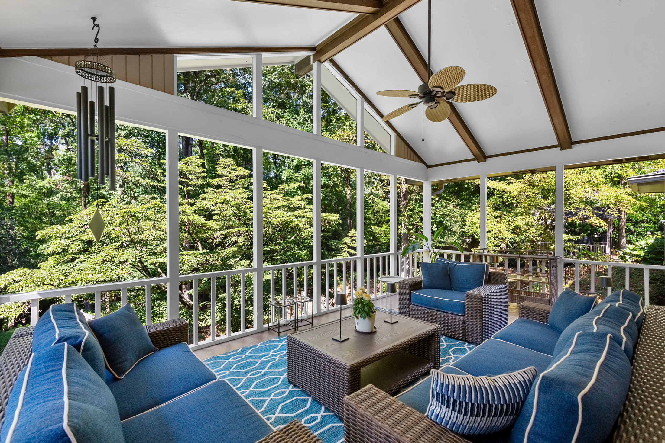  Charming Ranch Home with Heated Pool in a Great Sandy Springs Location - 物件實景