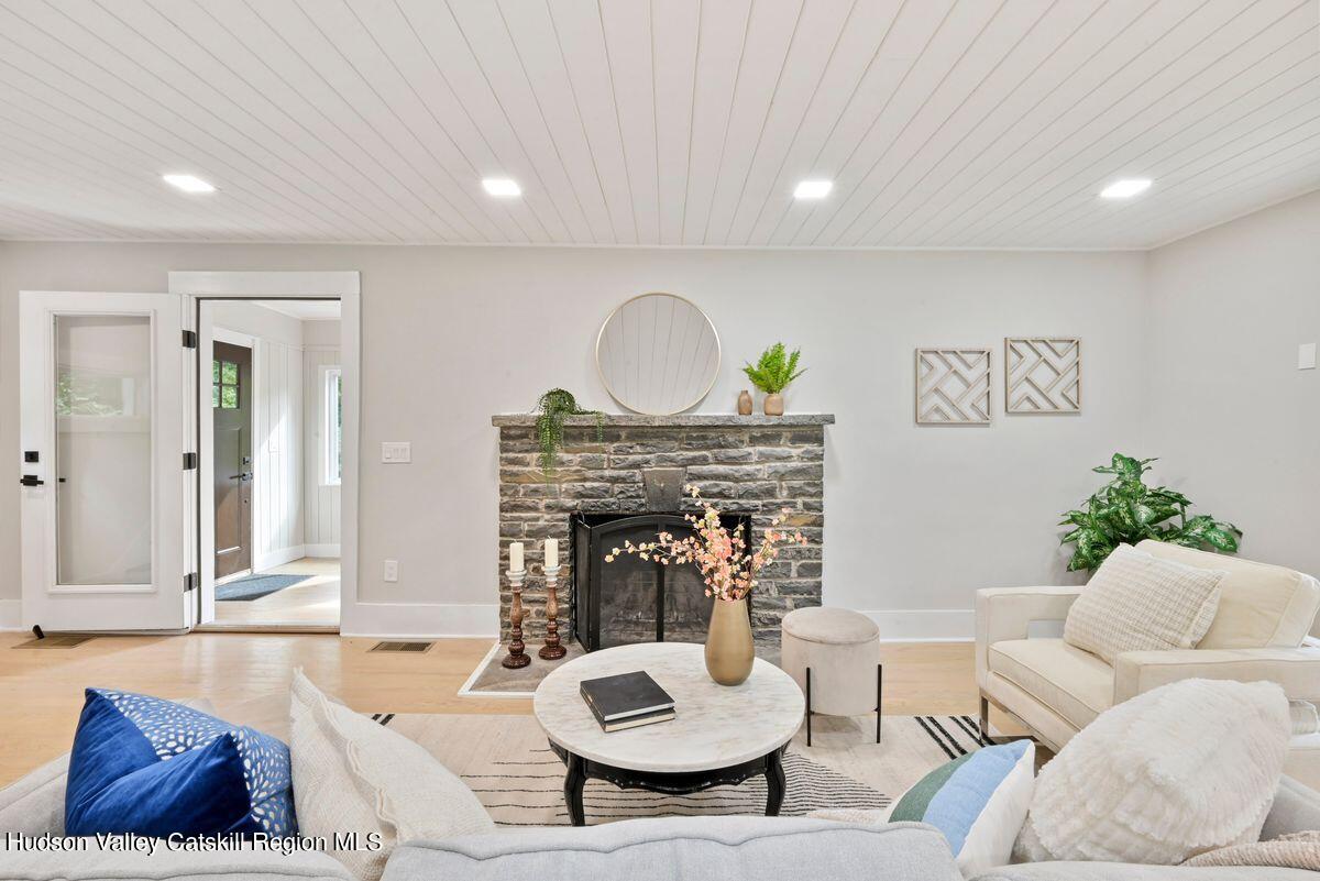 Woodstock, New York, 12498, United States, 4 Bedrooms Bedrooms, ,3 BathroomsBathrooms,Residential,For Sale,1991084