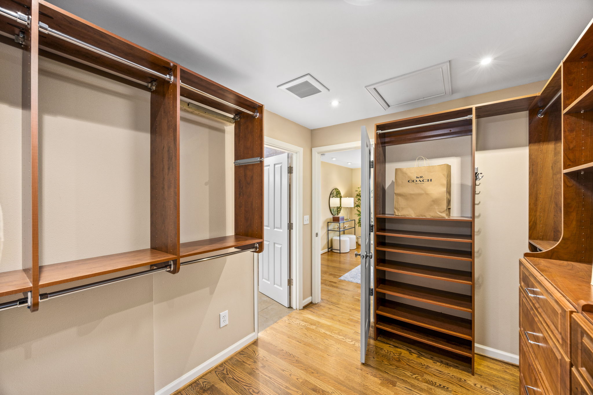  231 105th Ave SE, Bellevue, WA 98004 - 物件實景