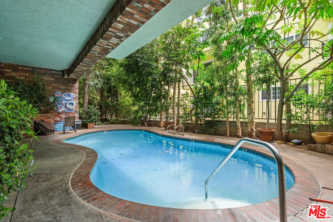 Los Angeles, California, 90024, United States, 2 Bedrooms Bedrooms, ,2 BathroomsBathrooms,Residential,For Sale,1876383