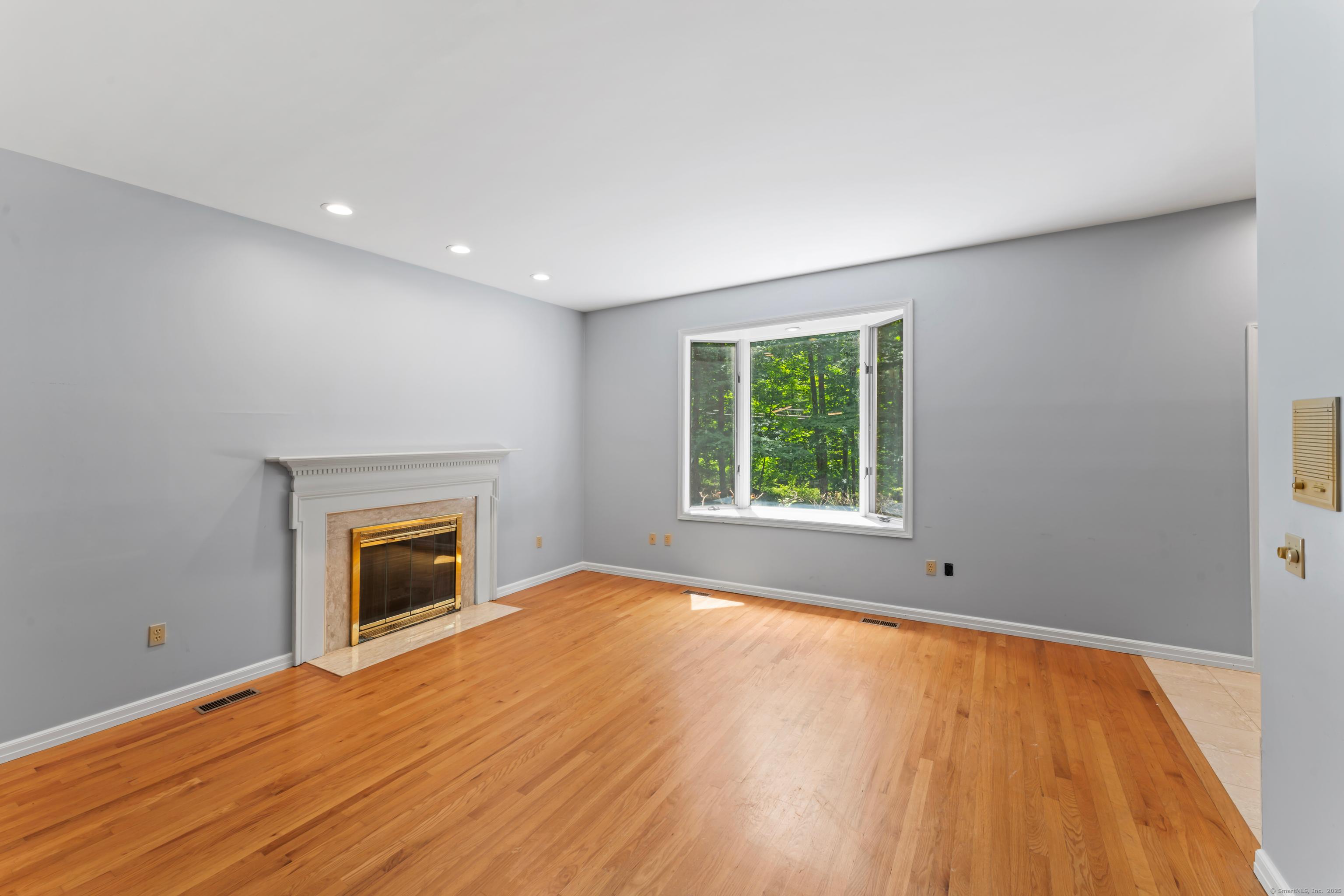 Stamford, Connecticut, 06903, United States, 4 Bedrooms Bedrooms, ,5 BathroomsBathrooms,Residential,For Sale,1923420