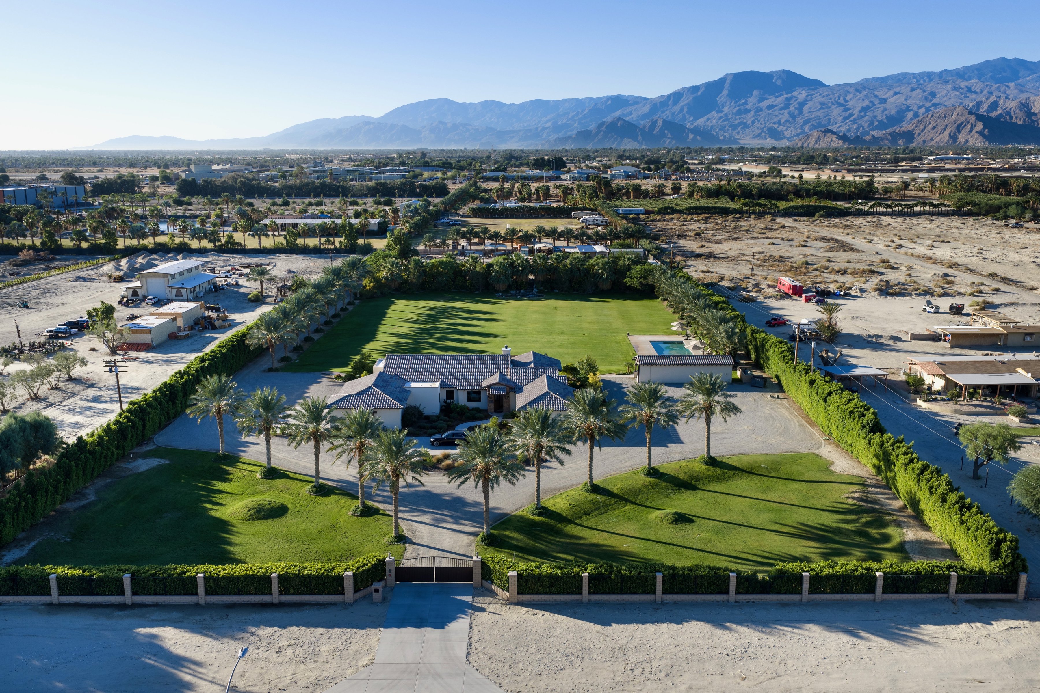  A Desert Retreat Designed to Earn and Entertain - 物件實景
