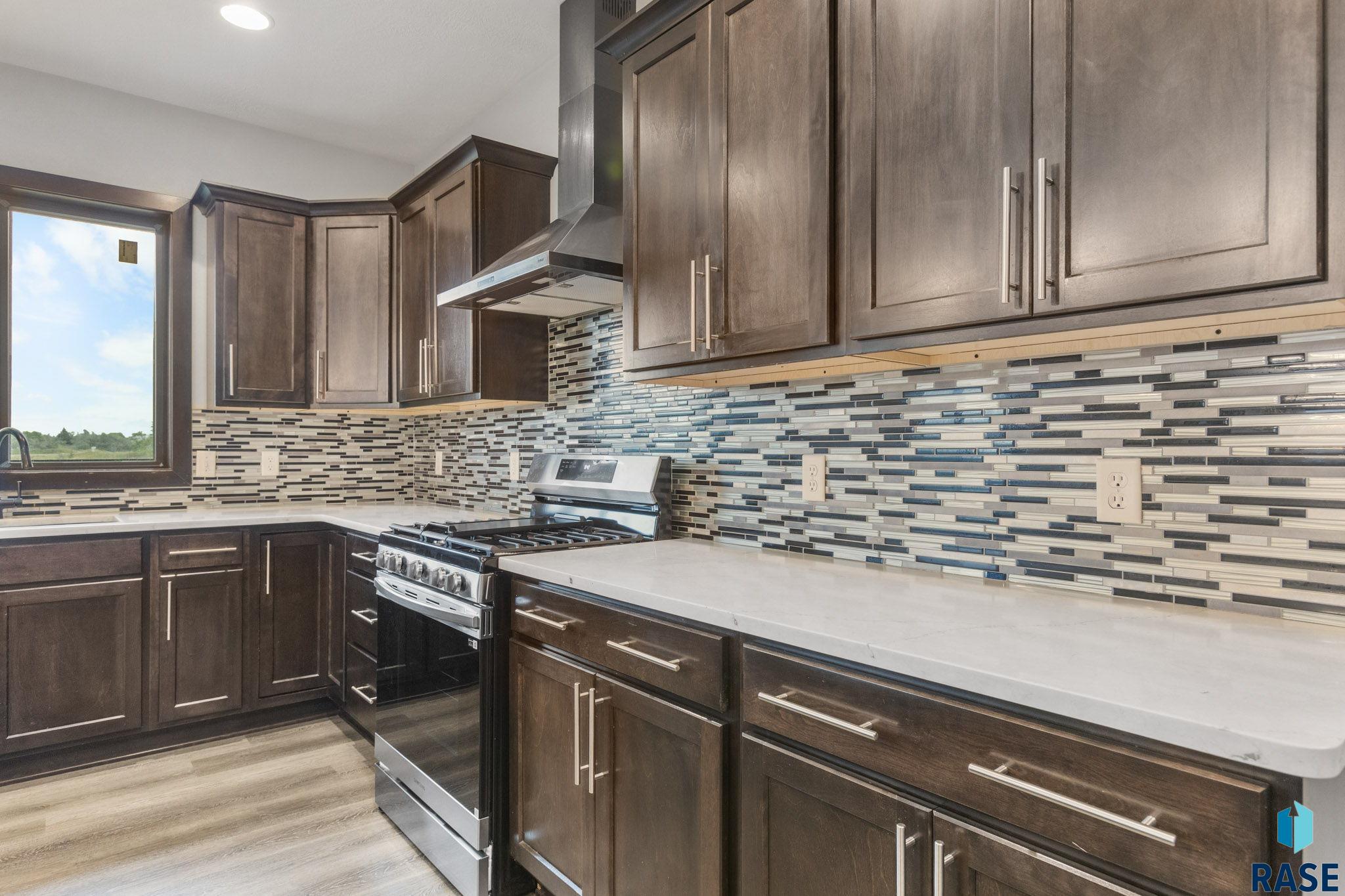 Sioux Falls, South Dakota, 57103, United States, 6 Bedrooms Bedrooms, ,4 BathroomsBathrooms,Residential,For Sale,1898339