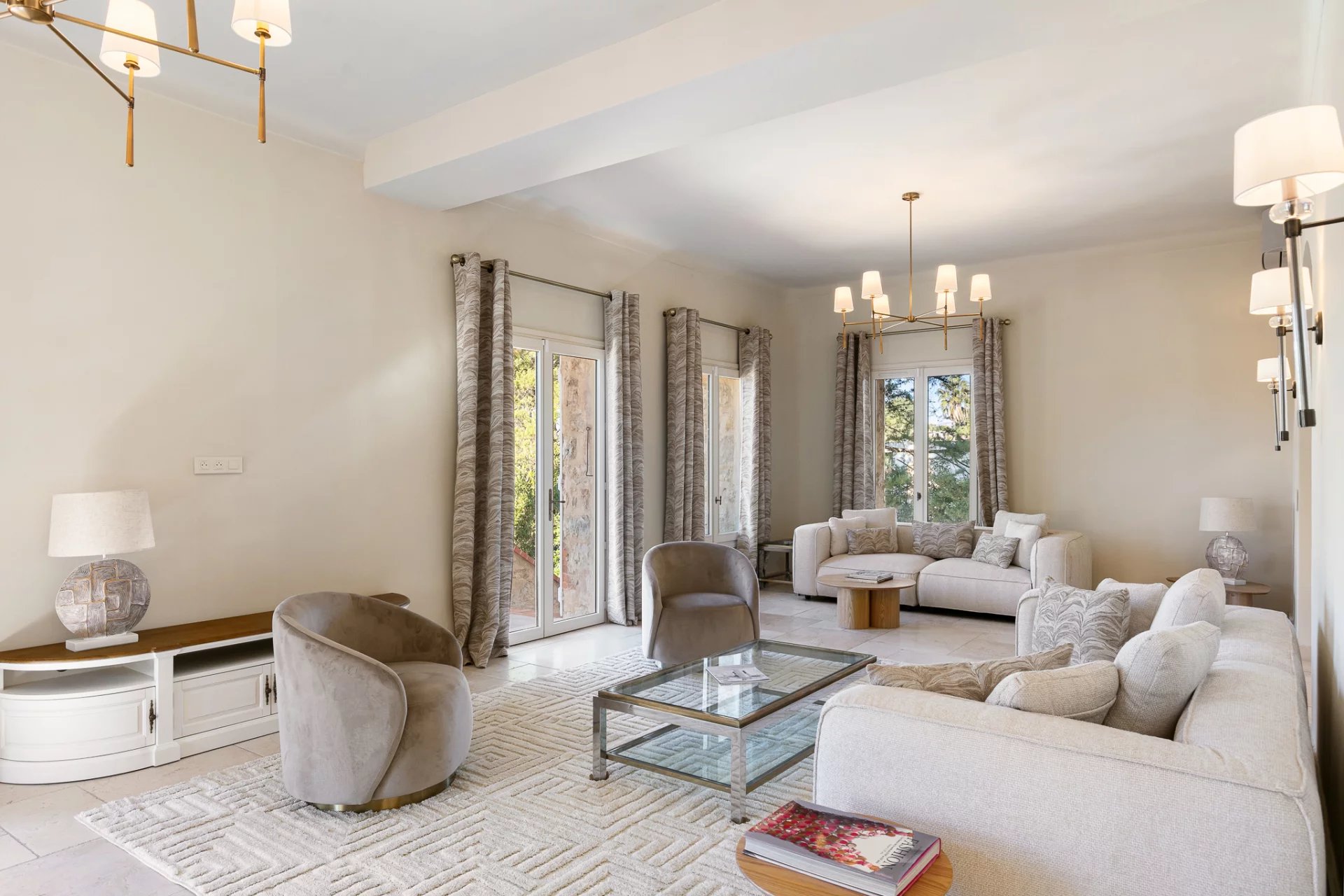 Antibes, Provence-Alpes-Côte d’Azur, 06600, FR, 6 Bedrooms Bedrooms, ,Residential,For Sale,1986252