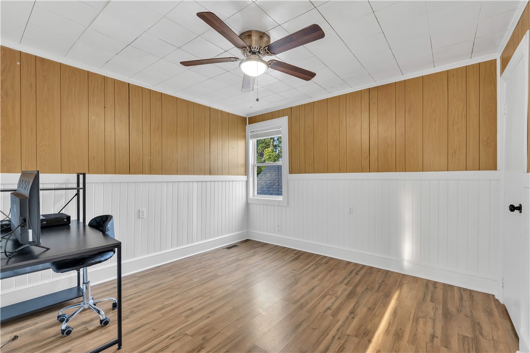 Greenville, South Carolina, 29607, United States, 5 Bedrooms Bedrooms, ,4 BathroomsBathrooms,Residential,For Sale,1947987