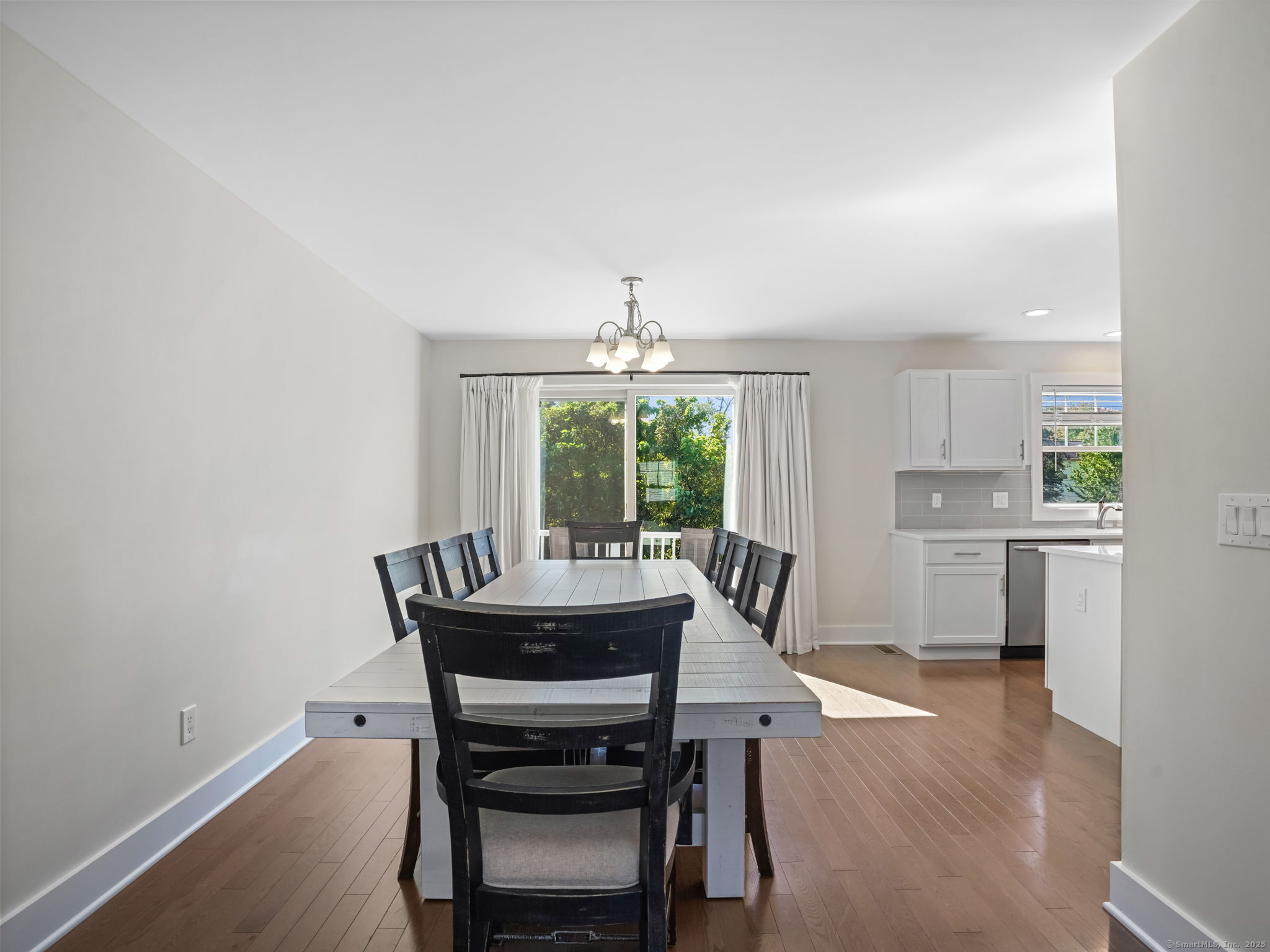 Fairfield, Connecticut, 06825, United States, 3 Bedrooms Bedrooms, ,3 BathroomsBathrooms,Residential,For Sale,1964162