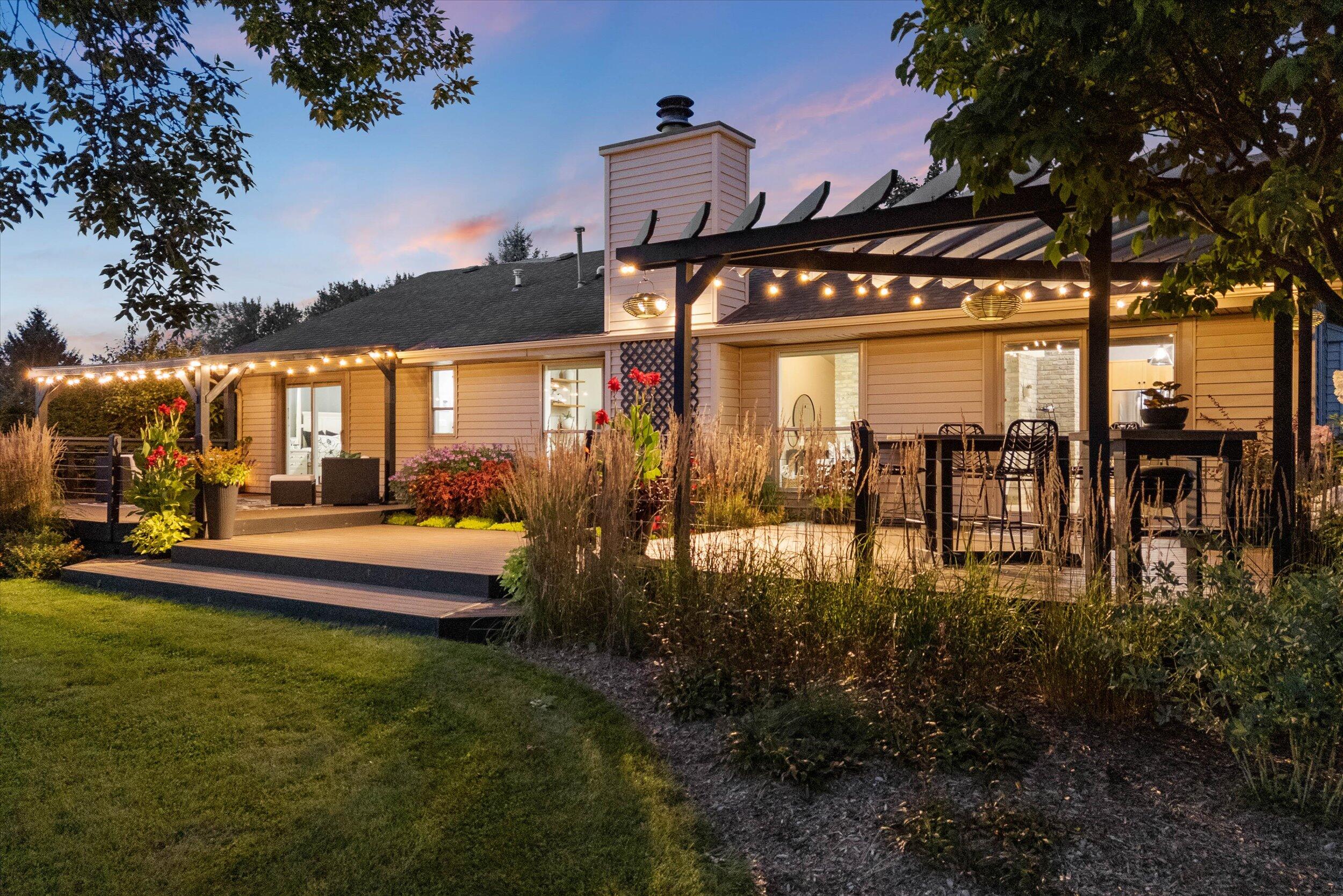 Grafton, Wisconsin, 53024, United States, 3 Bedrooms Bedrooms, ,2 BathroomsBathrooms,Residential,For Sale,1938836