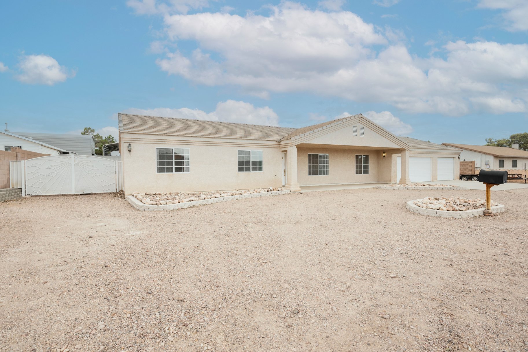  Rare Half Acre Opportunity in Henderson HOA, RV Hookups, Endless Potential - 物件實景
