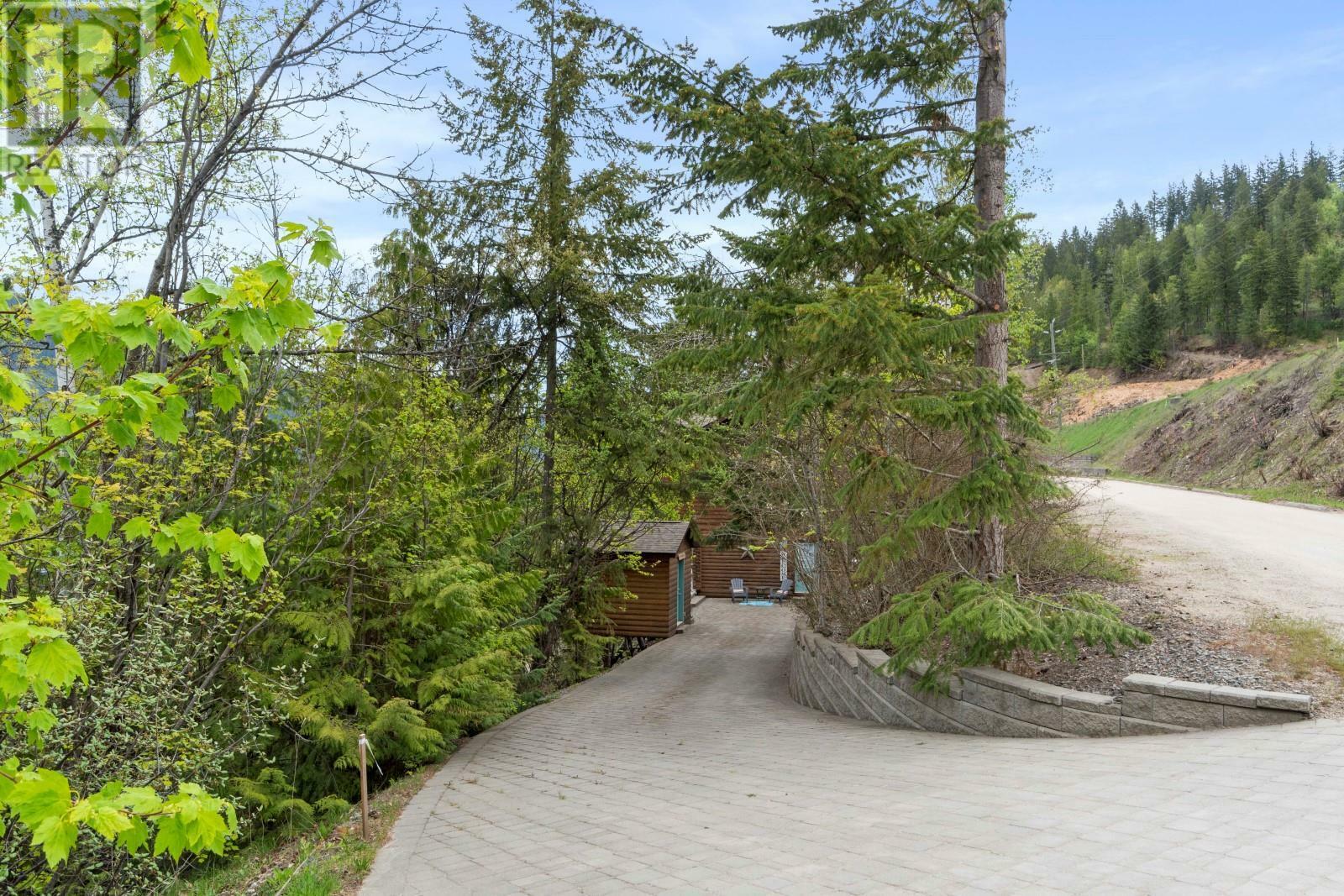 SICAMOUS, British Columbia, V0E 2V0, CA, 4 Bedrooms Bedrooms, ,3 BathroomsBathrooms,Residential,For Sale,1837612