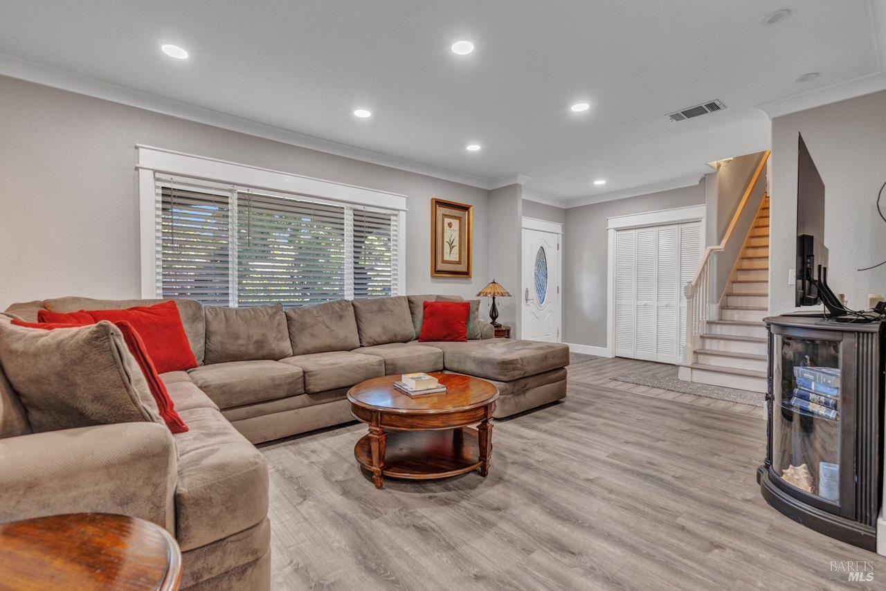 Vacaville, California, 95688, United States, 4 Bedrooms Bedrooms, ,3 BathroomsBathrooms,Residential,For Sale,1900587