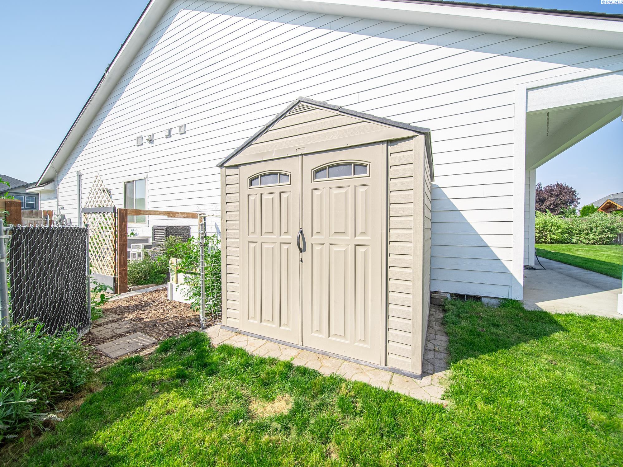 Pasco, Washington, 99301, United States, 4 Bedrooms Bedrooms, ,3 BathroomsBathrooms,Residential,For Sale,1933417