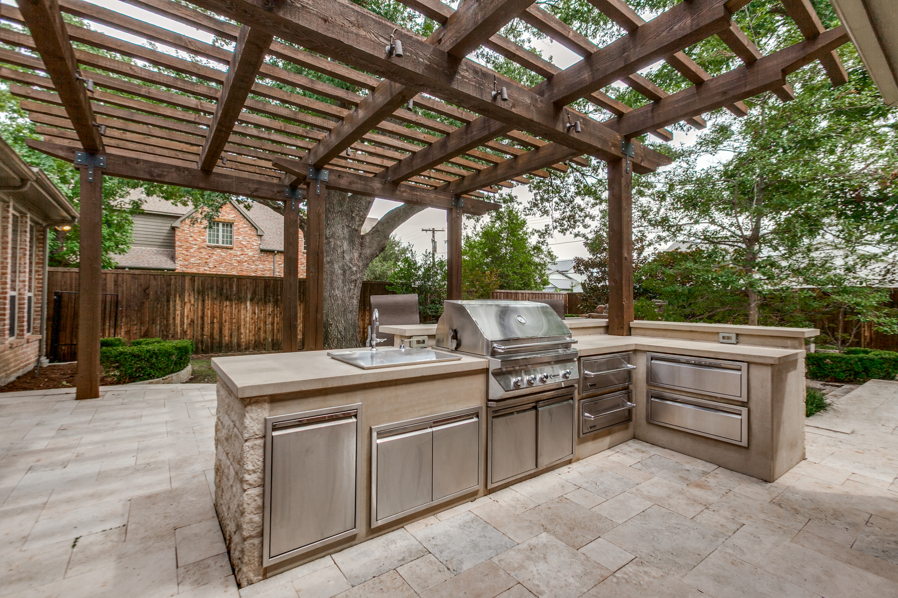  Preston Hollow 5-Bedroom Home with Pool, 2 Offices, and First-Floor Primary - 物件實景