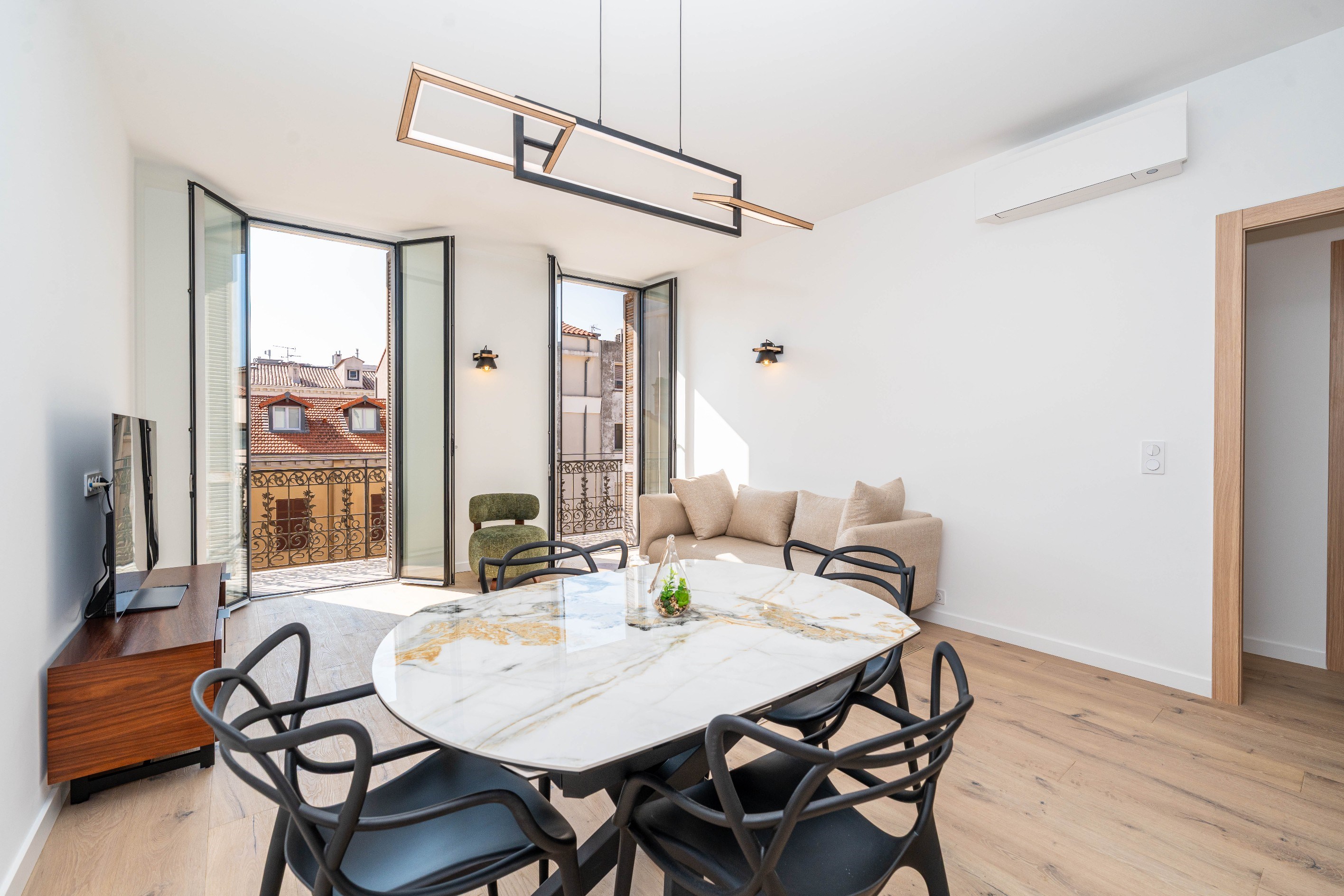  Top-floor renovated apartment with balcony, 3 bedrooms, rue Hoche Cannes city c… - 物件實景