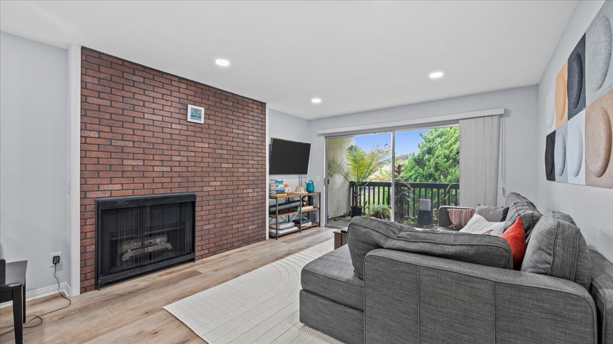 Culver City, California, 90230, United States, 1 Bedroom Bedrooms, ,1 BathroomBathrooms,Residential,For Sale,1981473