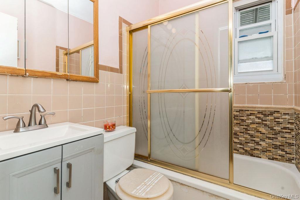 Elmont, New York, 11003, United States, 4 Bedrooms Bedrooms, ,1 BathroomBathrooms,Residential,For Sale,1938597