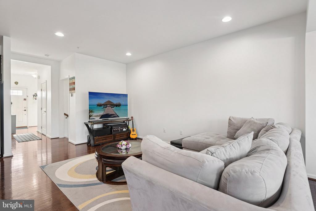 Hatfield, Pennsylvania, 19440, United States, 3 Bedrooms Bedrooms, ,3 BathroomsBathrooms,Residential,For Sale,1968858