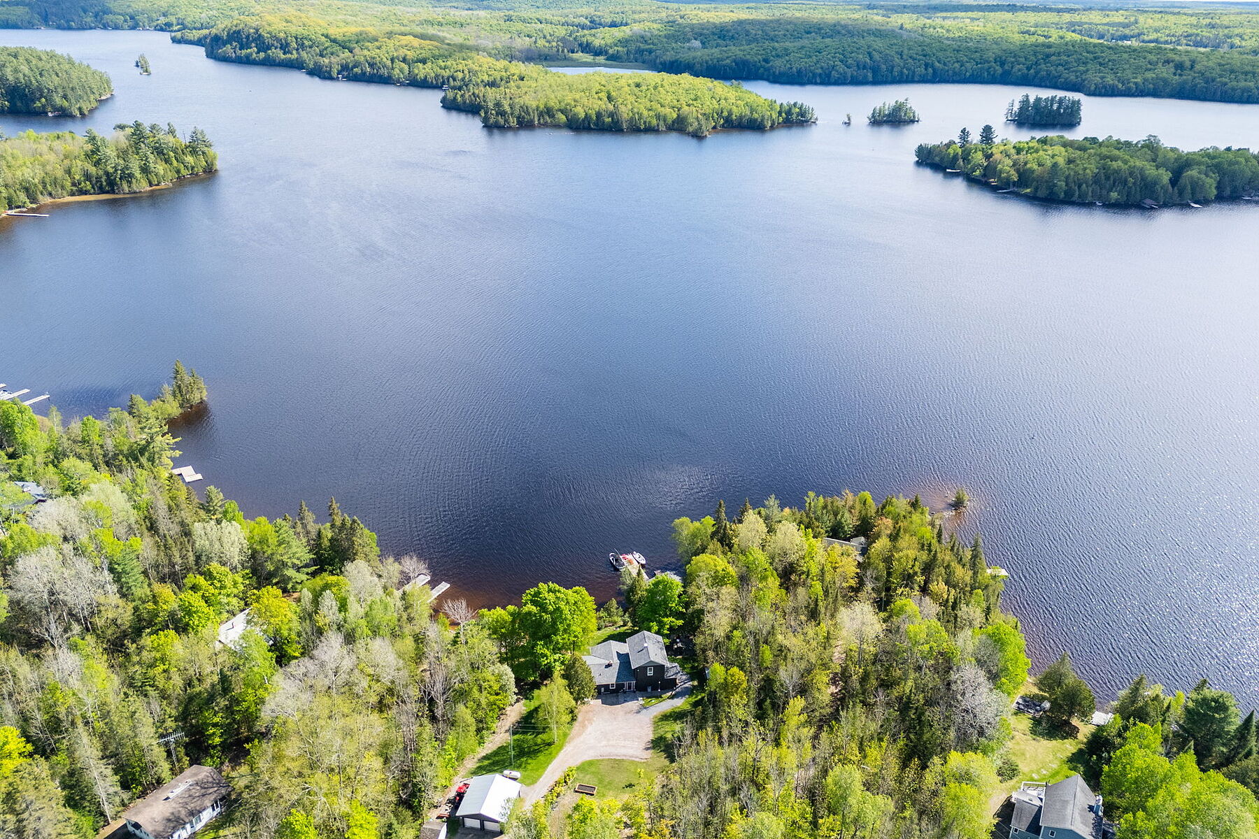  Family Home on Lake Cecebe - 物件實景