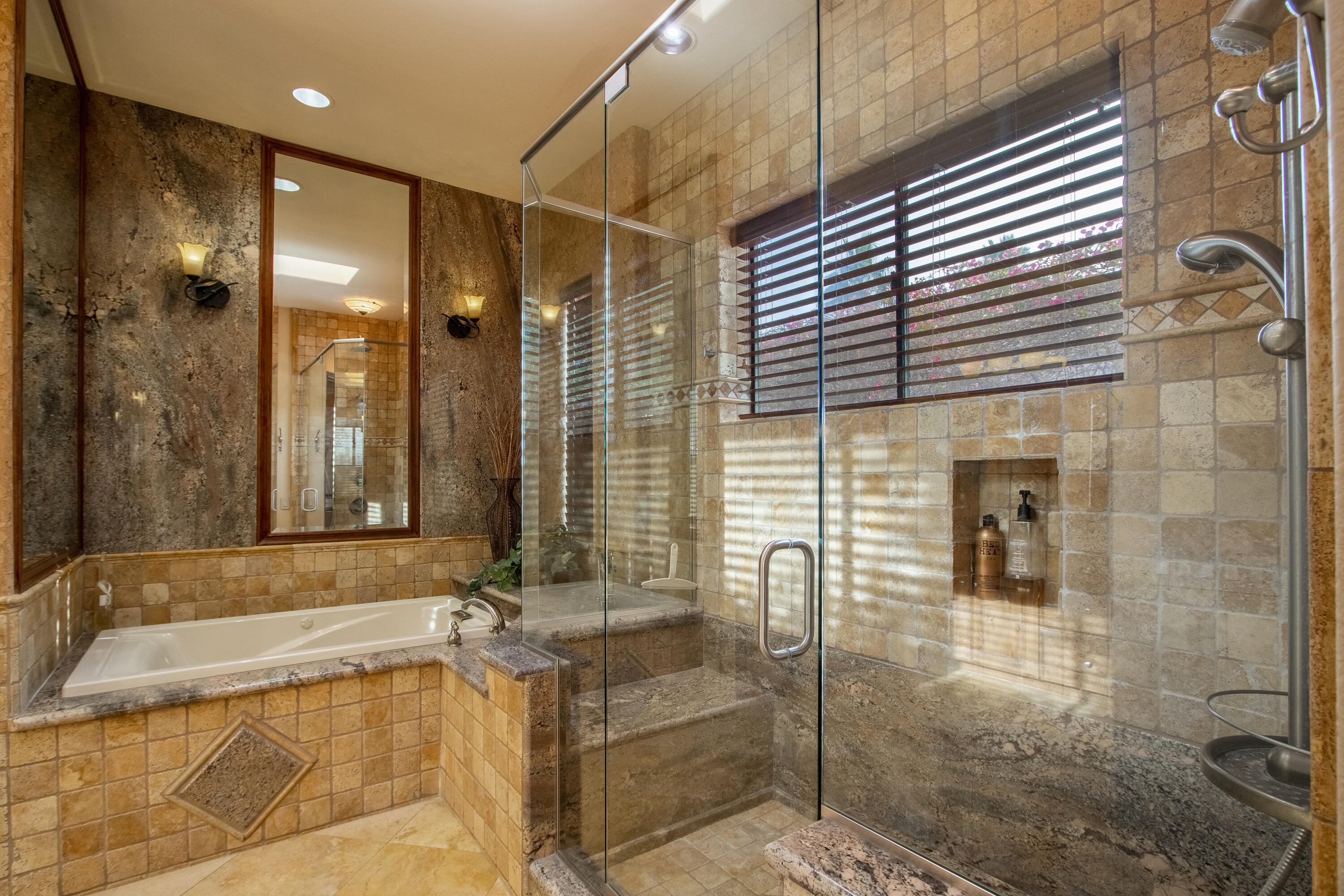 La Quinta, California, 92253, United States, 4 Bedrooms Bedrooms, ,4 BathroomsBathrooms,Residential,For Sale,1992034