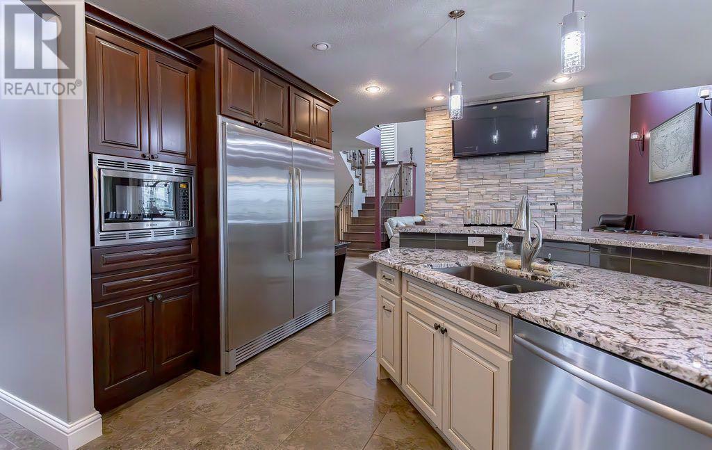 WAINWRIGHT, Alberta, T9W 0A6, CA, 4 Bedrooms Bedrooms, ,5 BathroomsBathrooms,Residential,For Sale,1838525