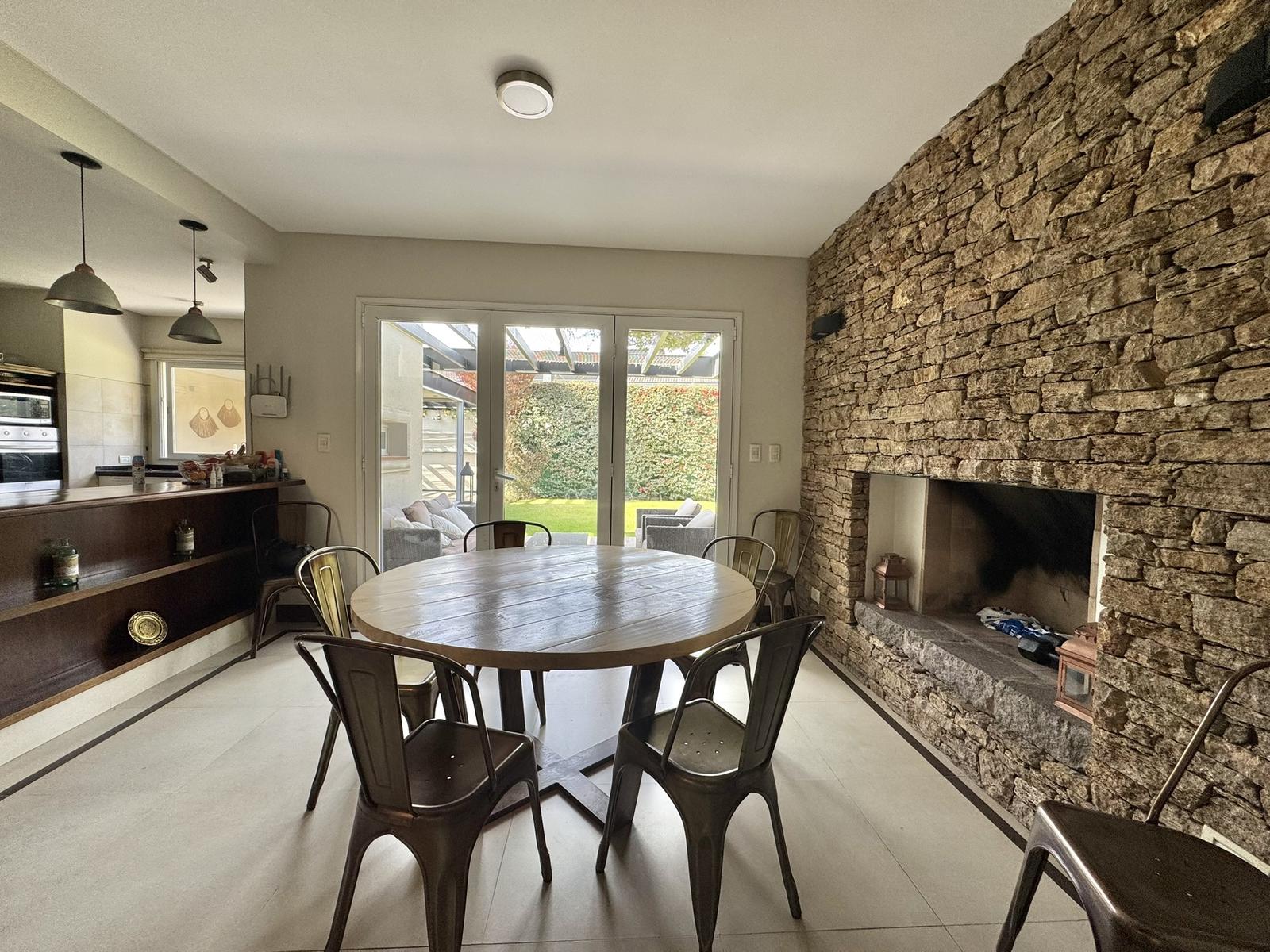 Godoy Cruz, AR-M, AR, 5 Bedrooms Bedrooms, ,4 BathroomsBathrooms,Residential,For Sale,1961859