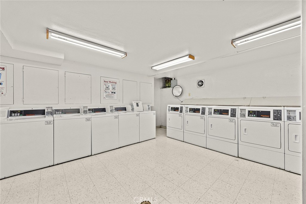 Pasadena, California, 91101, United States, 2 Bedrooms Bedrooms, ,1 BathroomBathrooms,Residential,For Sale,2002263