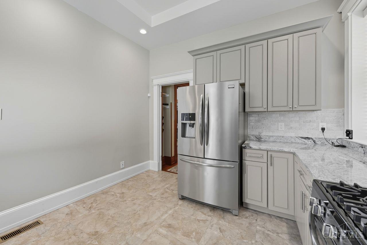 Norwood, Ohio, 45212, United States, 5 Bedrooms Bedrooms, ,5 BathroomsBathrooms,Residential,For Sale,1948609