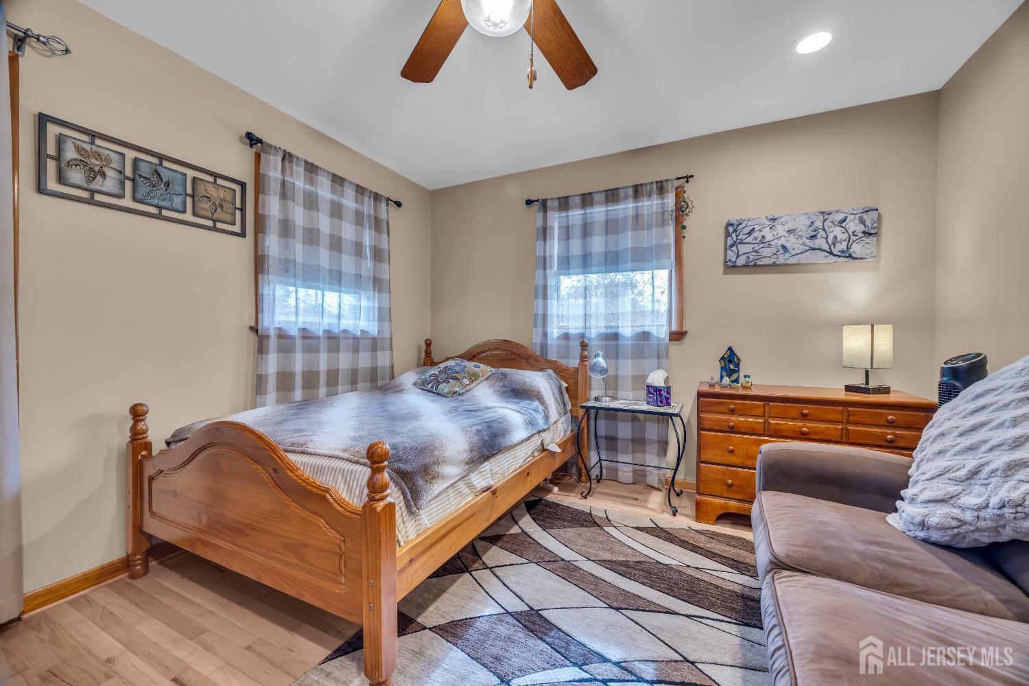 Edison, New Jersey, 08820, United States, 3 Bedrooms Bedrooms, ,2 BathroomsBathrooms,Residential,For Sale,1989177