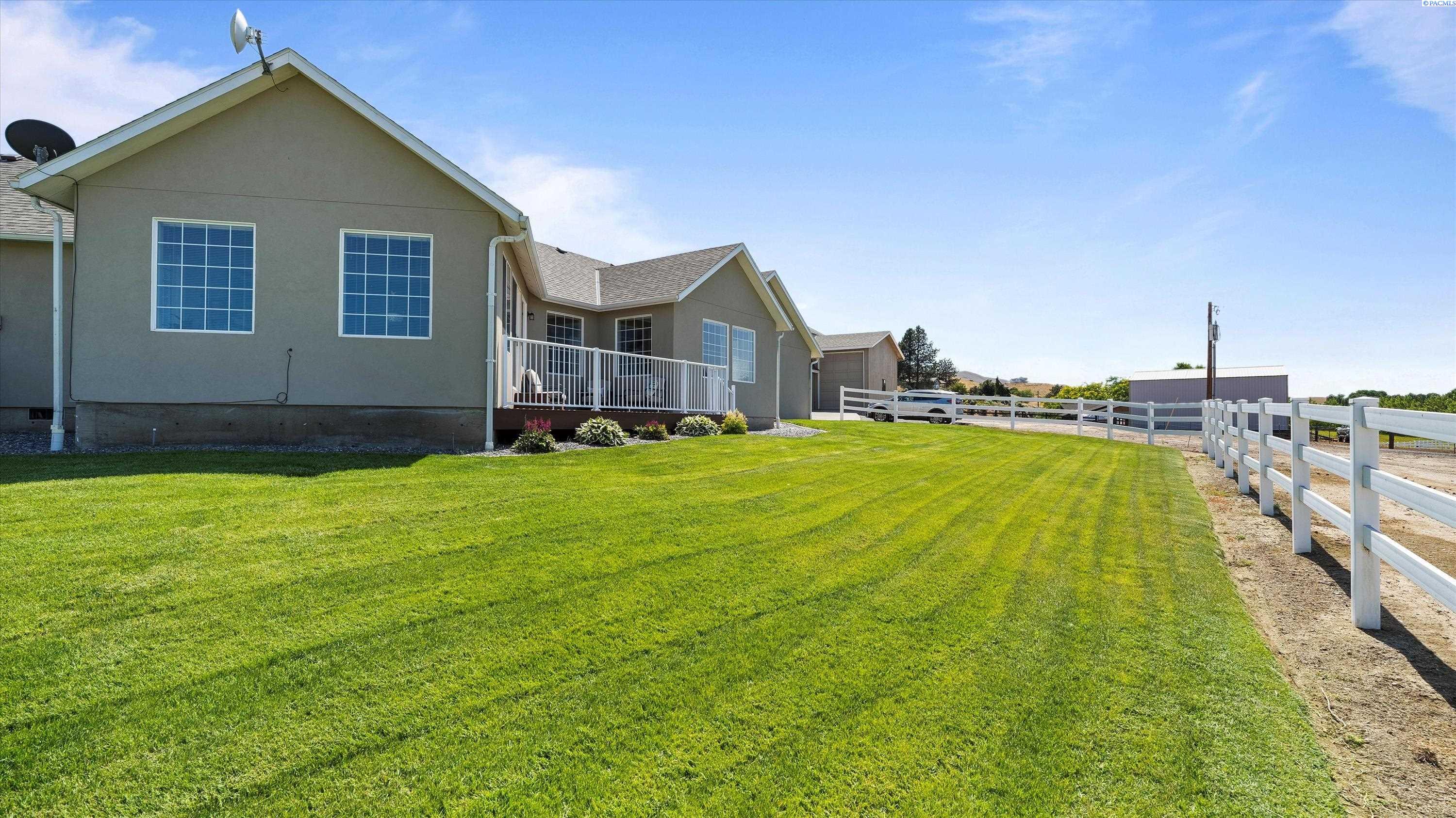 Prosser, Washington, 99350, United States, 3 Bedrooms Bedrooms, ,3 BathroomsBathrooms,Residential,For Sale,1867442