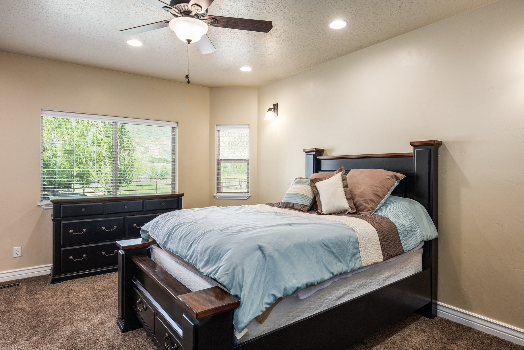  4,000+ SF Home, 1 Acre, Duchesne River Fly Fishing Easement - 物件實景