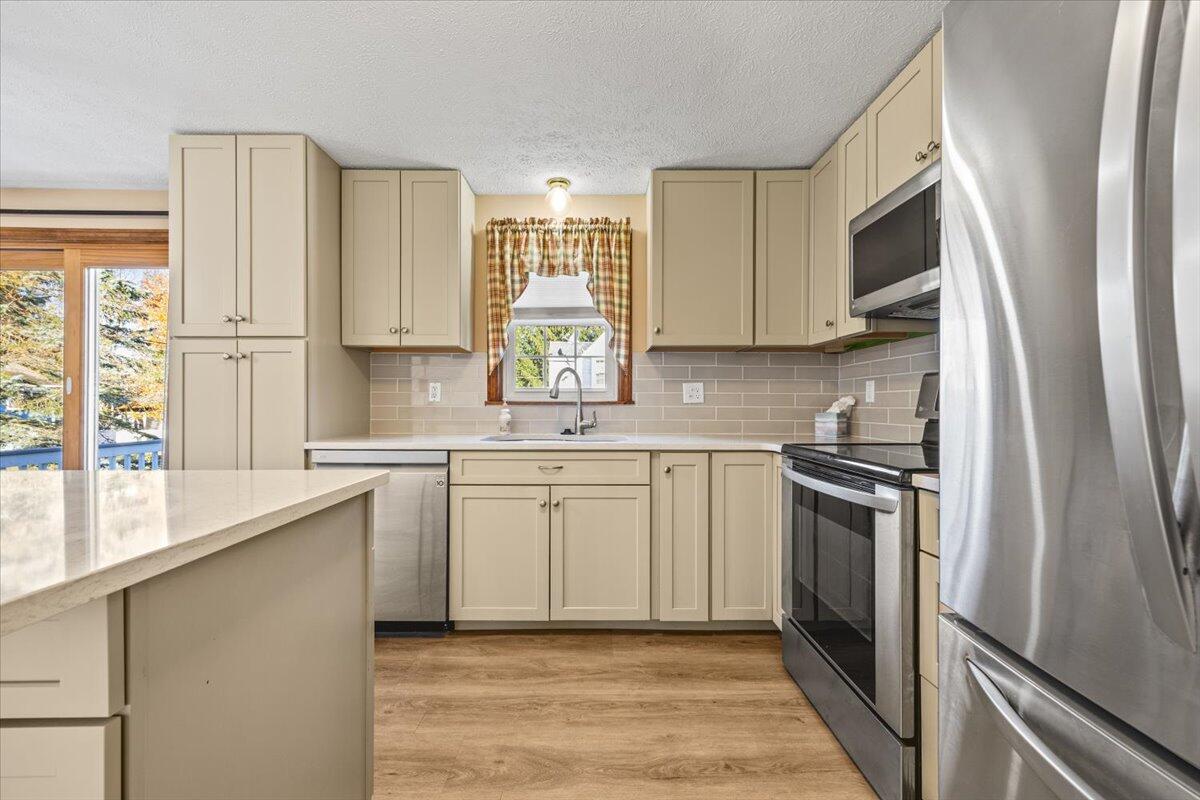 Saco, Maine, 04072, United States, 3 Bedrooms Bedrooms, ,2 BathroomsBathrooms,Residential,For Sale,1970282