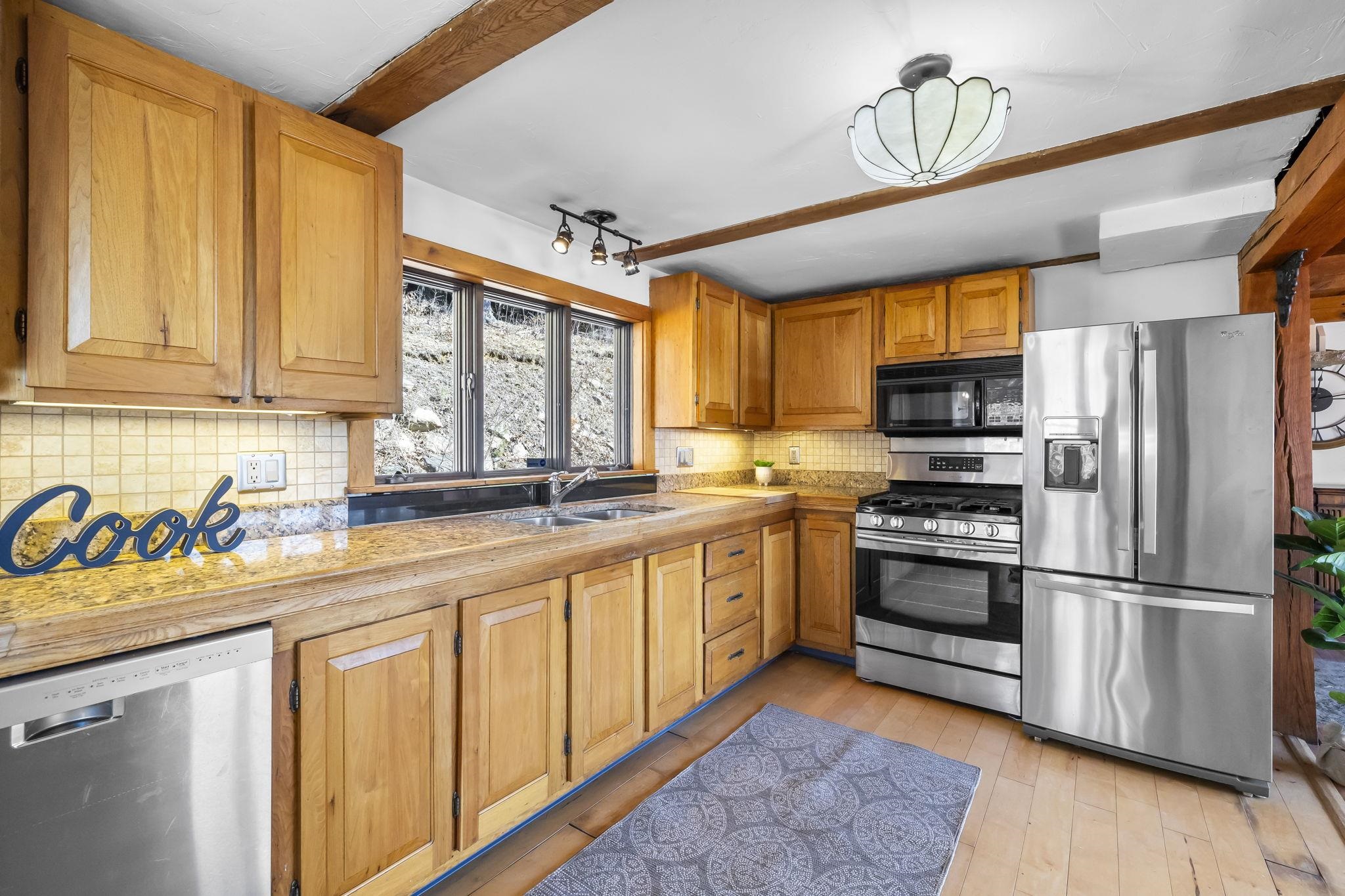 Weare, New Hampshire, 03281, United States, 2 Bedrooms Bedrooms, ,Residential,For Sale,1887155