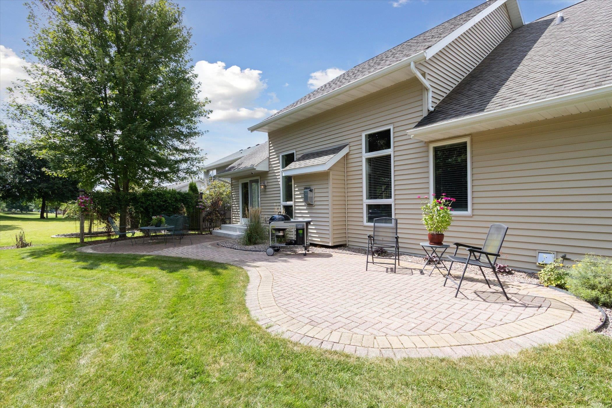 Janesville, Wisconsin, 53546, United States, 3 Bedrooms Bedrooms, ,4 BathroomsBathrooms,Residential,For Sale,1978617