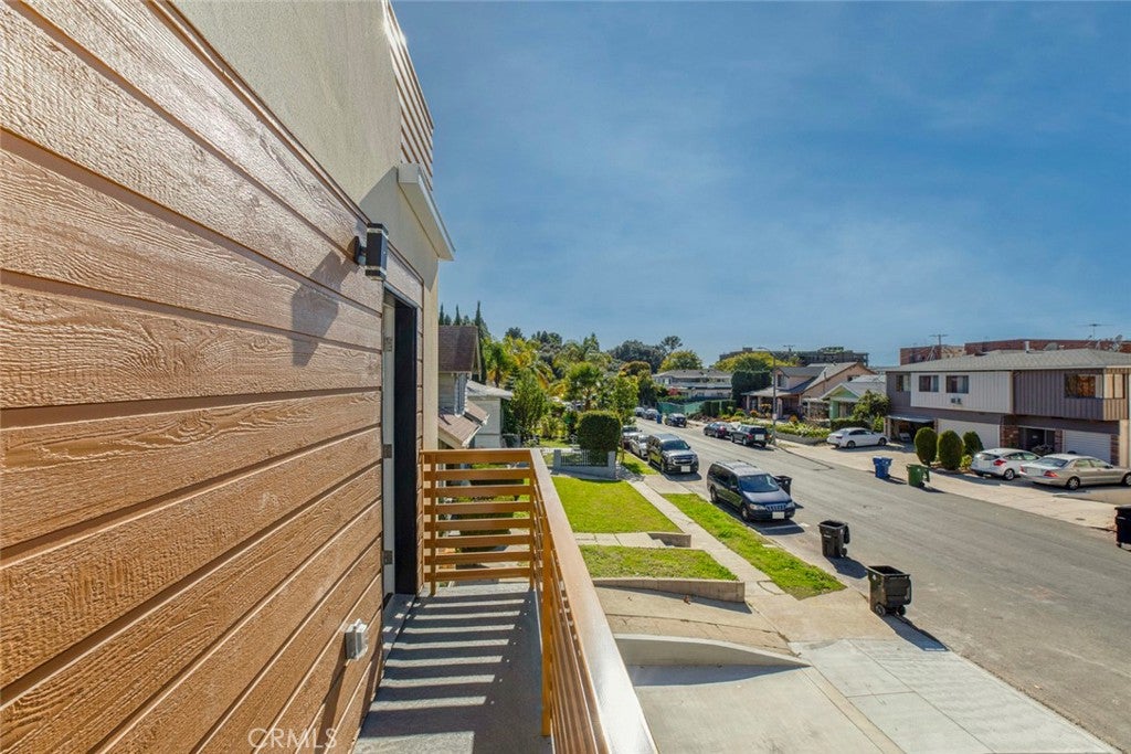 Los Angeles, California, 90027, United States, ,Residential,For Sale,1938959