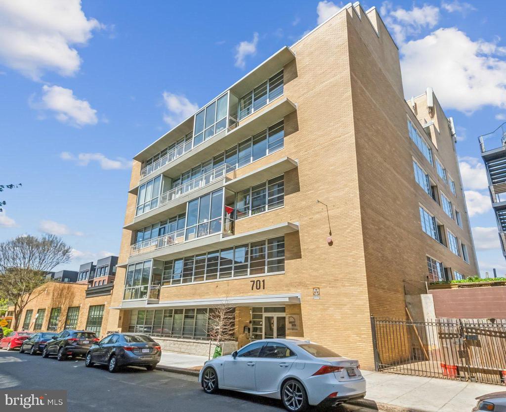 Washington, District of Columbia, 20010, United States, 2 Bedrooms Bedrooms, ,2 BathroomsBathrooms,Residential,For Sale,1943394