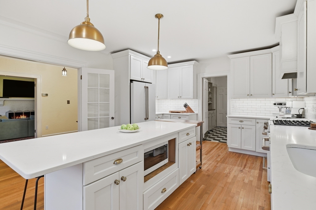 Holyoke, Massachusetts, 01040, United States, 5 Bedrooms Bedrooms, ,4 BathroomsBathrooms,Residential,For Sale,1991316