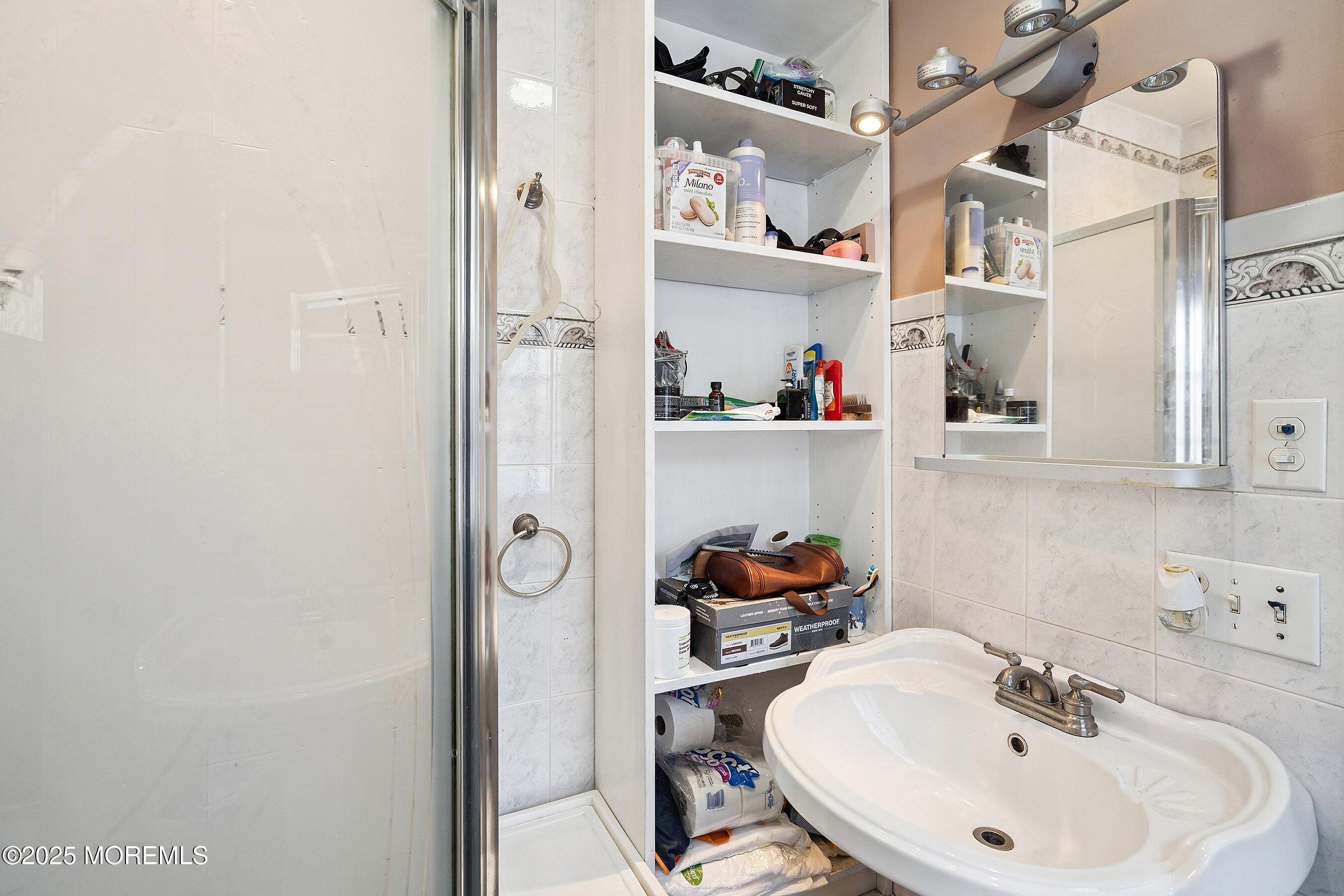 Jersey City, New Jersey, 07307, United States, 7 Bedrooms Bedrooms, ,4 BathroomsBathrooms,Residential,For Sale,1904404