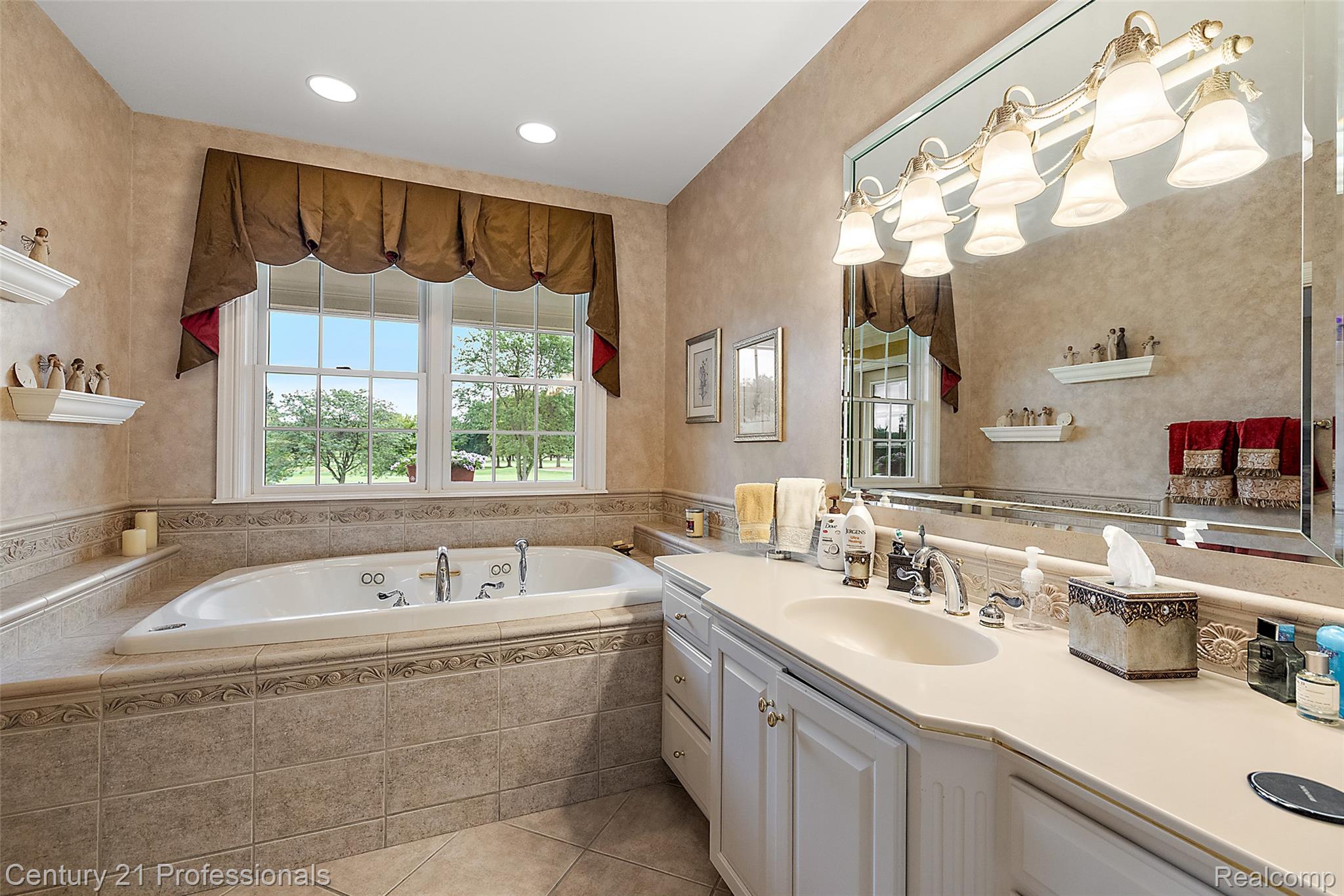 GrandBlanc, Michigan, 48439, United States, 4 Bedrooms Bedrooms, ,5 BathroomsBathrooms,Residential,For Sale,1980457