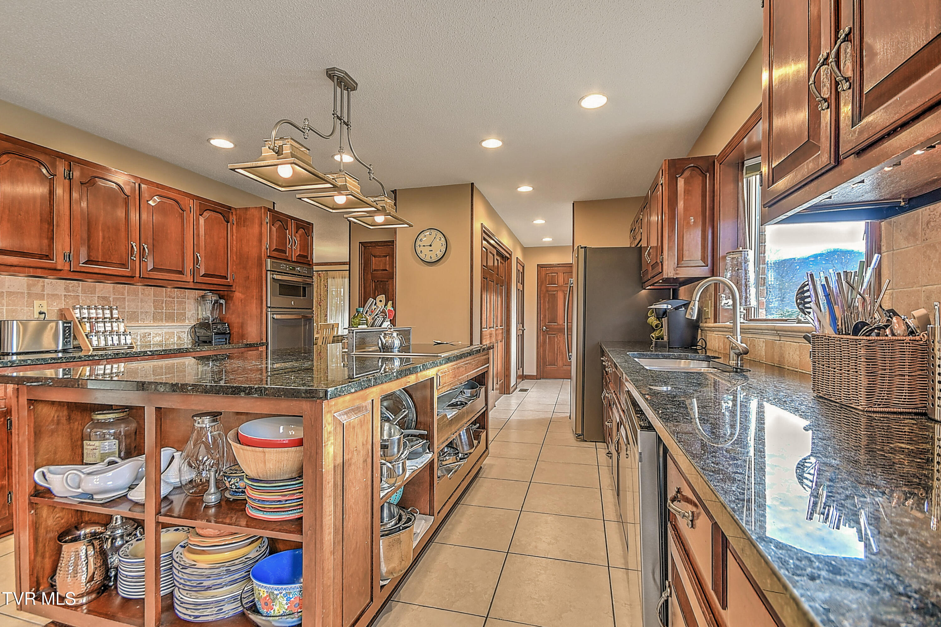 Jonesborough, Tennessee, 37659, United States, 6 Bedrooms Bedrooms, ,6 BathroomsBathrooms,Residential,For Sale,2011777