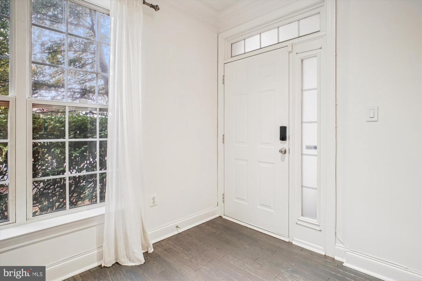 Falls Church, Virginia, 22042, United States, 3 Bedrooms Bedrooms, ,2 BathroomsBathrooms,Residential,For Sale,2001644