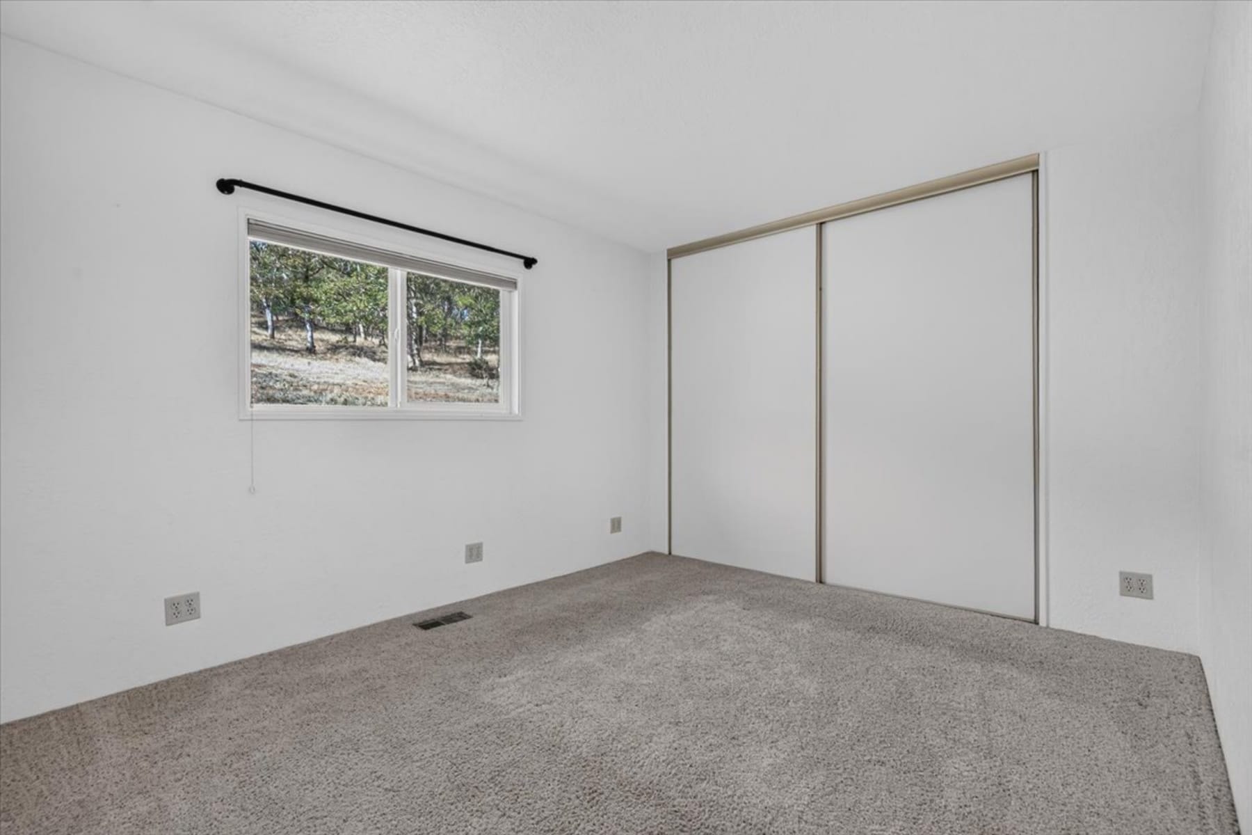  2094 Knowles Road Medford, OR 97501 - 物件實景