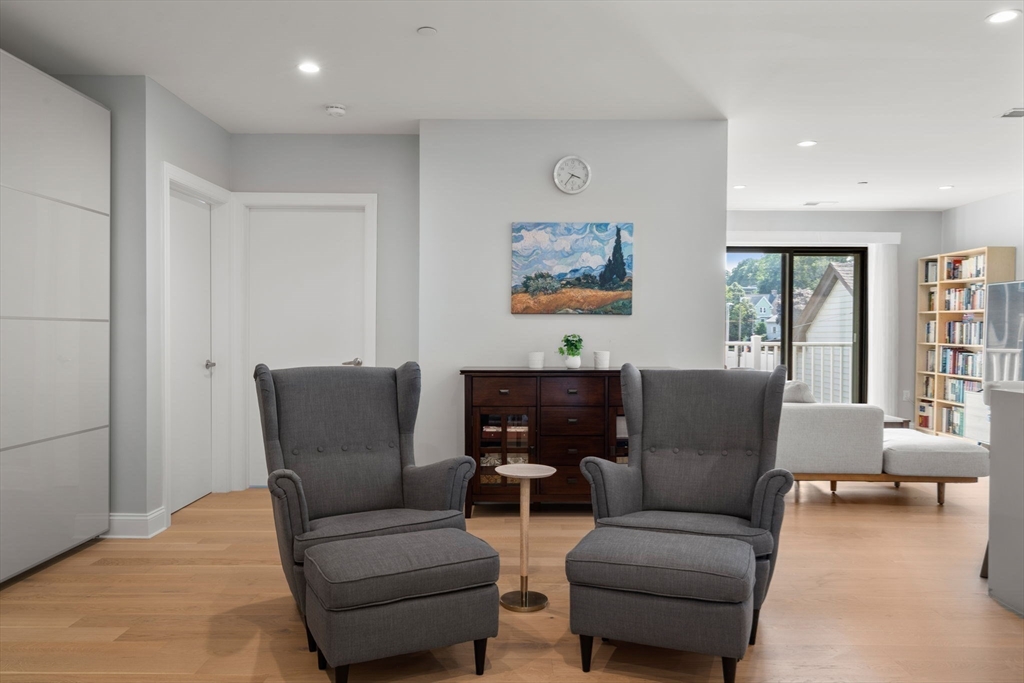 Boston, Massachusetts, 02135, United States, 2 Bedrooms Bedrooms, ,2 BathroomsBathrooms,Residential,For Sale,1940809