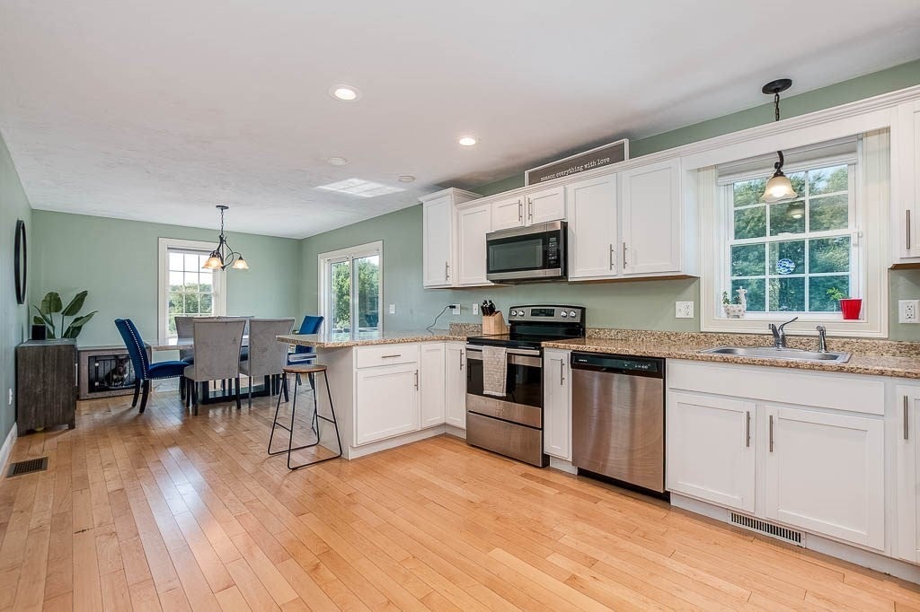 Lakeville, Massachusetts, 02347, United States, 3 Bedrooms Bedrooms, ,3 BathroomsBathrooms,Residential,For Sale,1921746