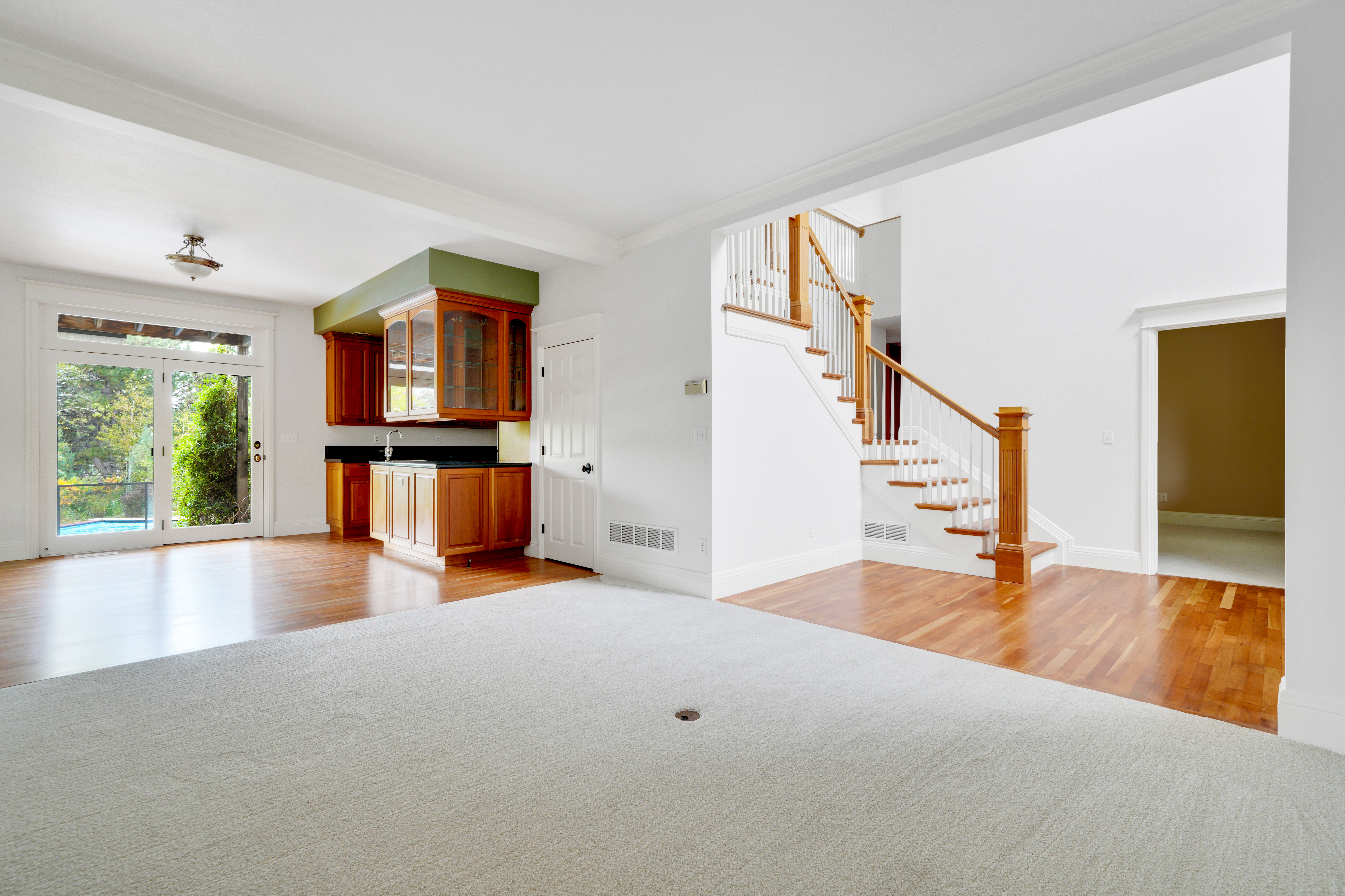  Custom Home with Vaulted Ceilings, Sauna and Wine Storage - 物件實景