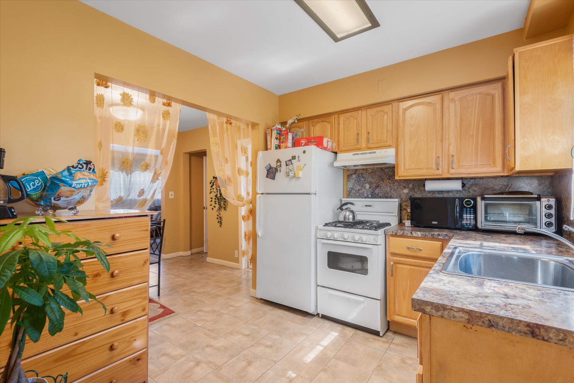 Howard Beach, New York, 11414, United States, 4 Bedrooms Bedrooms, ,3 BathroomsBathrooms,Residential,For Sale,1835164