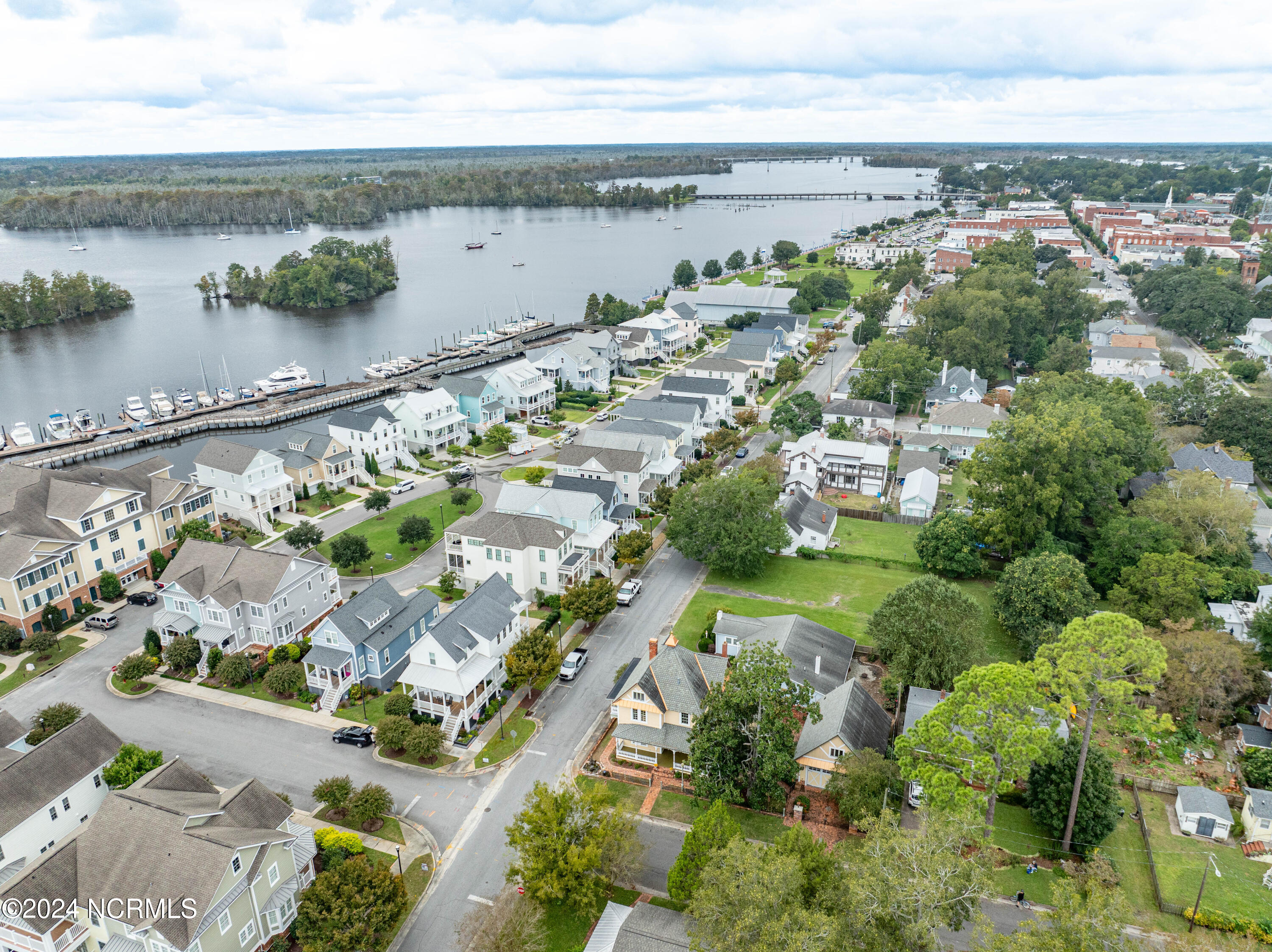 122 S Academy Street, Washington, North Carolina, 27889, United States, 3 Bedrooms Bedrooms, ,4 BathroomsBathrooms,Residential,For Sale,122 S Academy Street,1639244