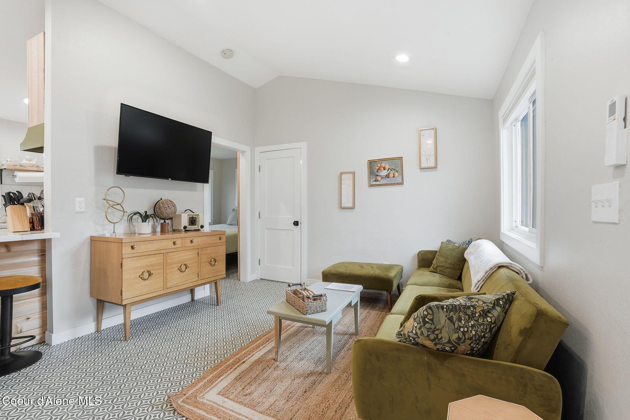 Coeur d'Alene, Idaho, 83814, United States, ,Residential,For Sale,2006105