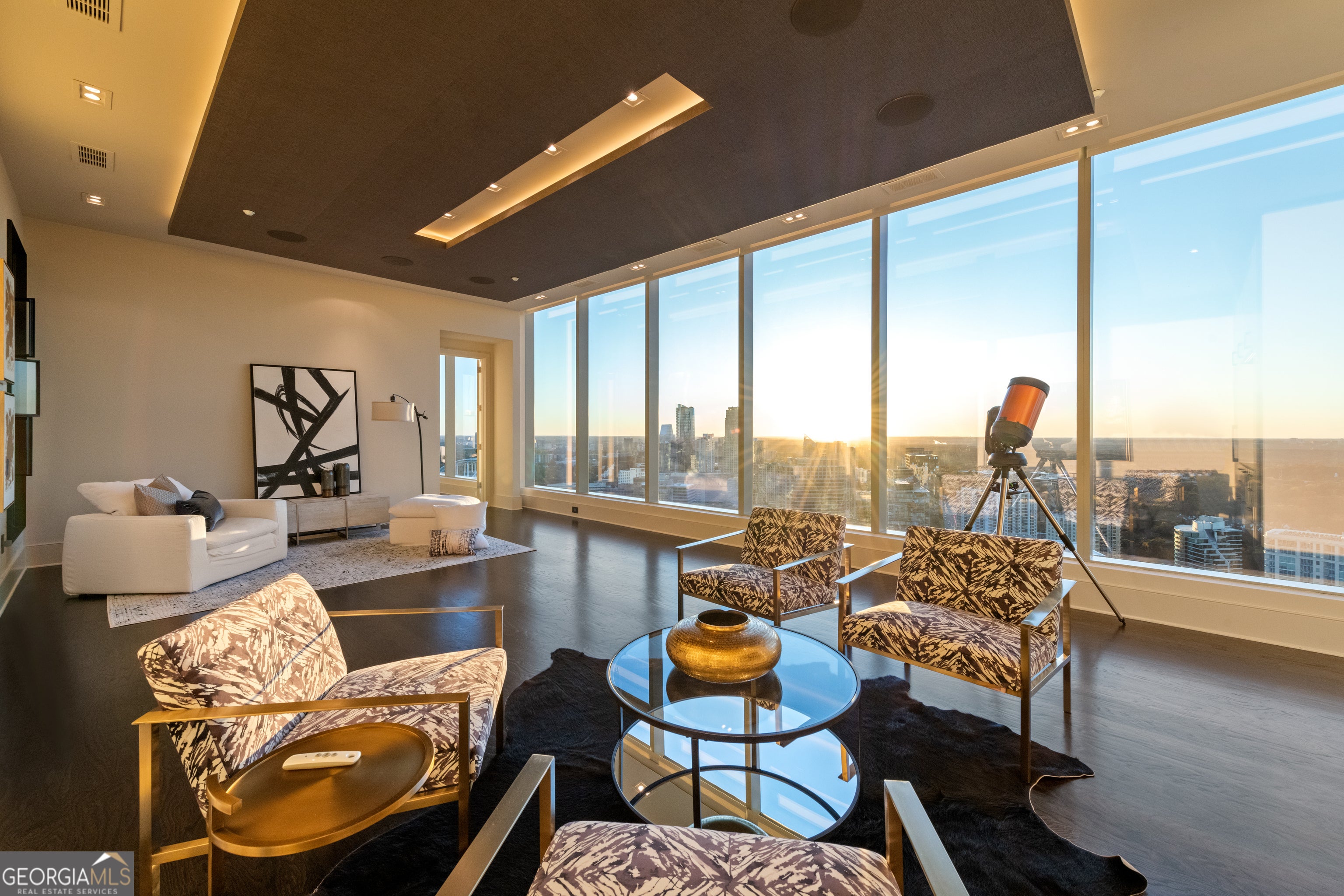 Atlanta, Georgia, 30326, United States, 3 Bedrooms Bedrooms, ,4 BathroomsBathrooms,Residential,For Sale,1858951