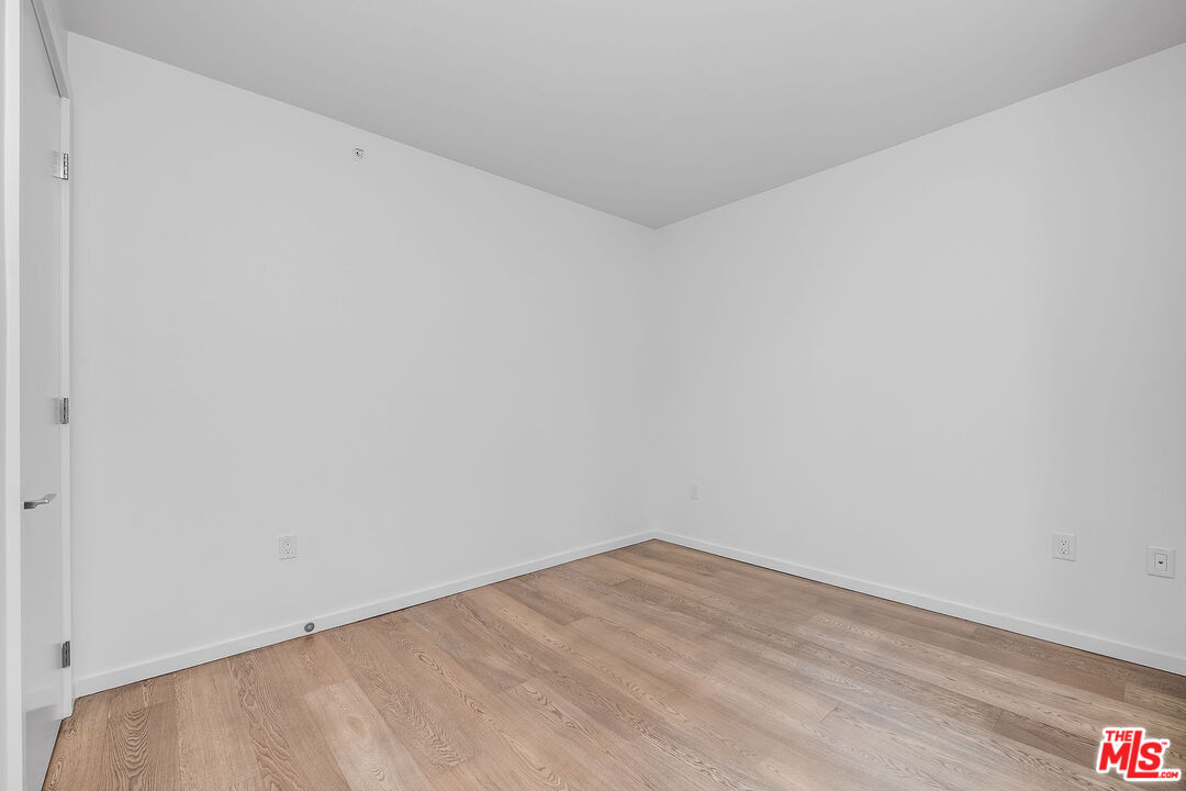 Santa Monica, California, 90401, United States, 2 Bedrooms Bedrooms, ,2 BathroomsBathrooms,Residential,For Sale,2001911