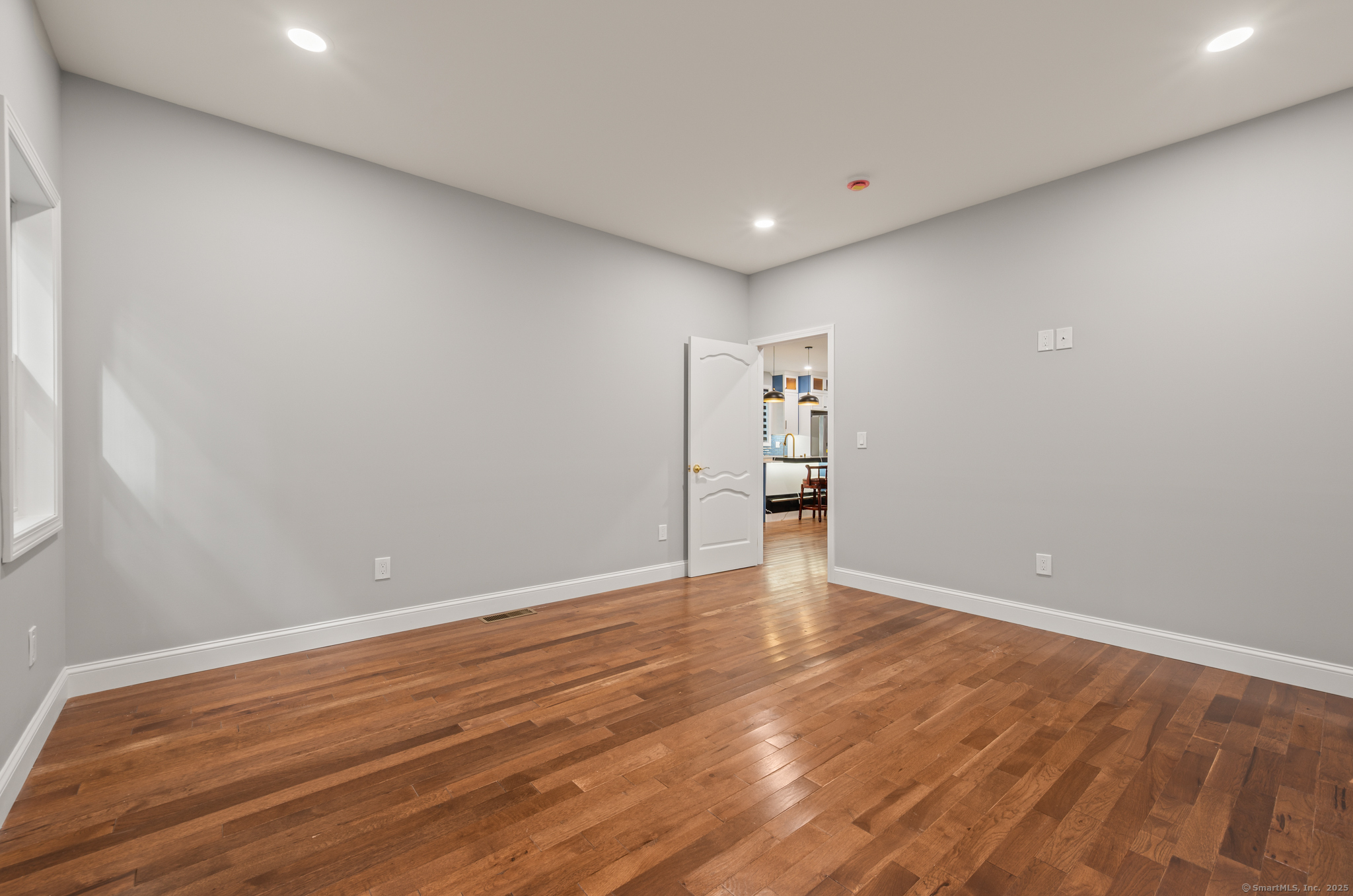 Simsbury, Connecticut, 06092, United States, 4 Bedrooms Bedrooms, ,3 BathroomsBathrooms,Residential,For Sale,1872405