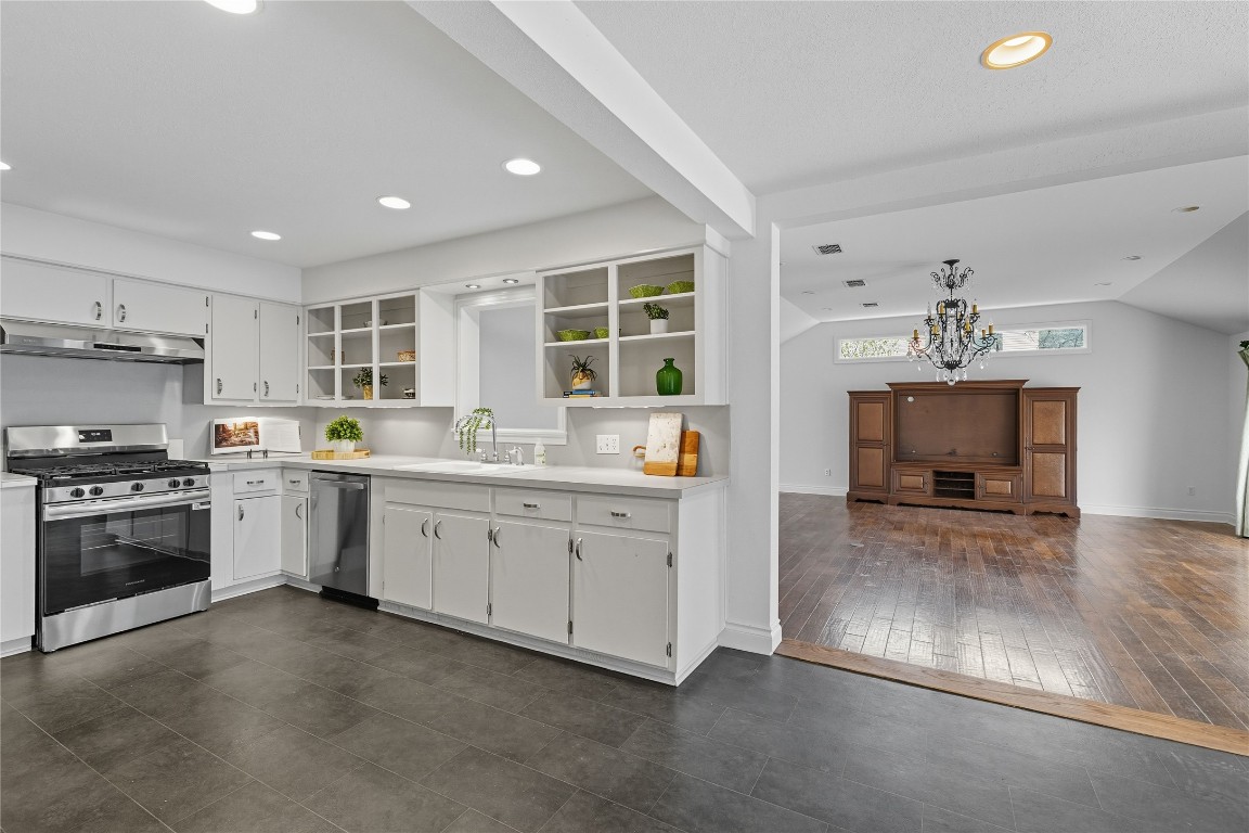 Austin, Texas, 78741, United States, 3 Bedrooms Bedrooms, ,3 BathroomsBathrooms,Residential,For Sale,1960519